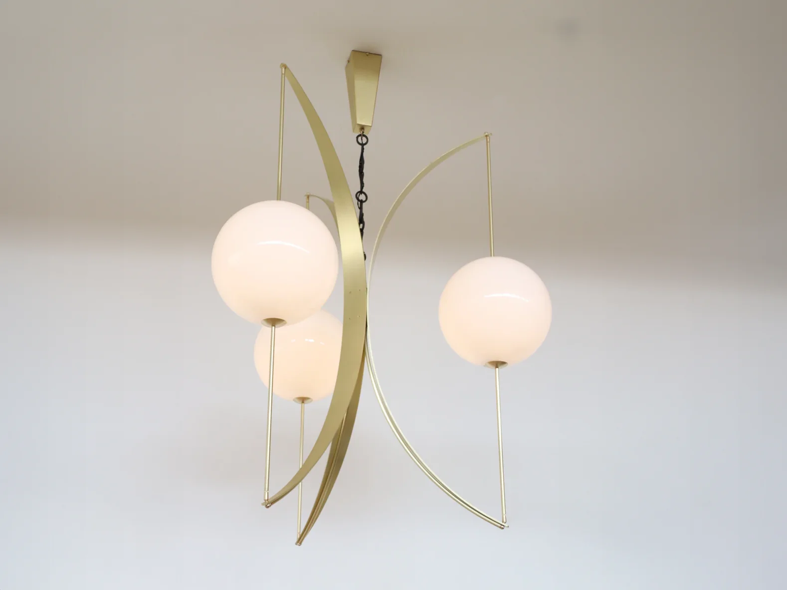 LOST PROFILE ALTUS PENDANT 1500 H60.6" x Ă56"