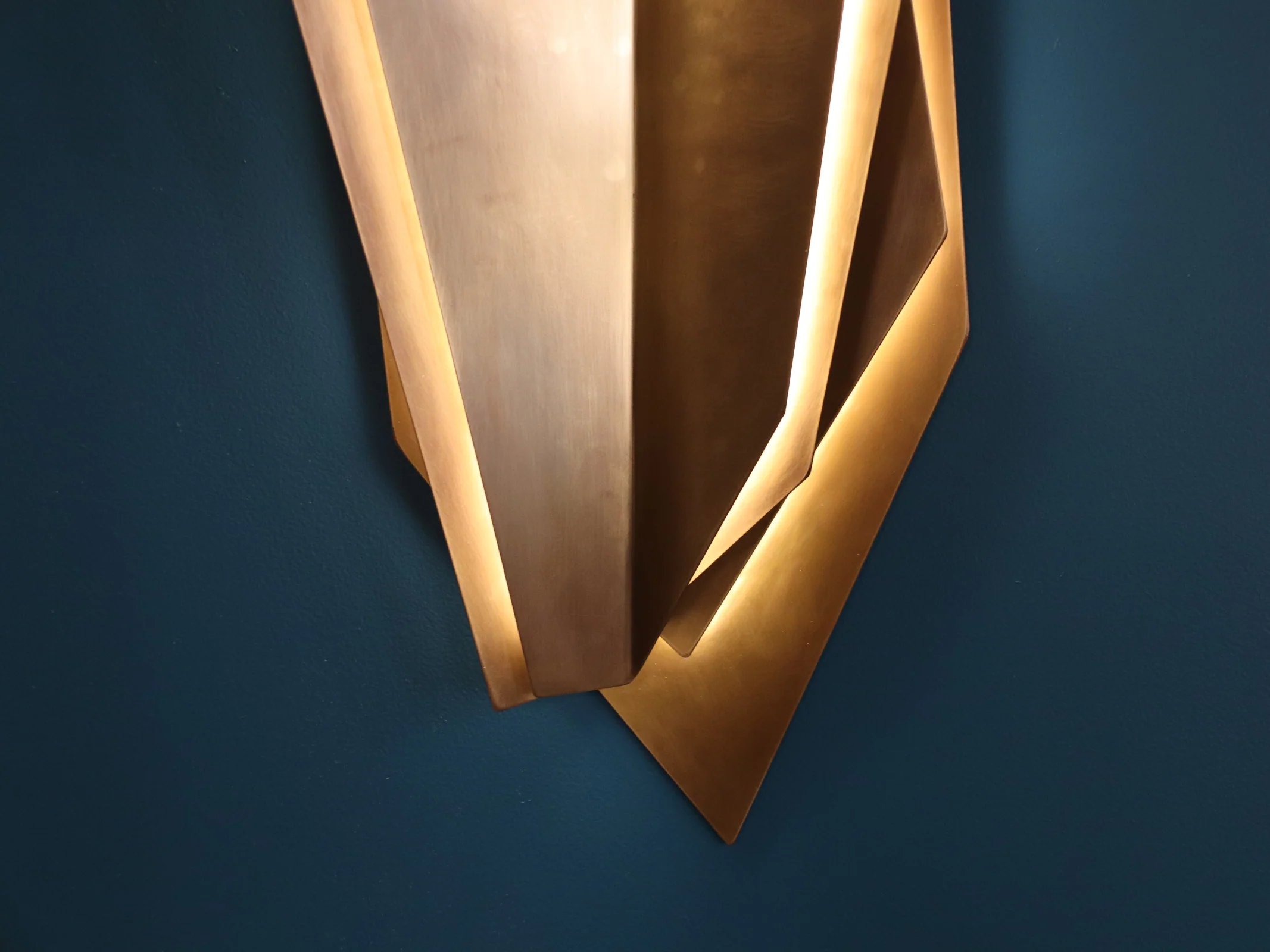 LOST PROFILE CONTINUUM 900 WALL SCONCE L35.4" x W15" x D4.9" - Image 2