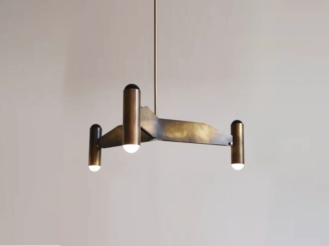 LOST PROFILE SURVEILLANCE TRINE PENDANT Ø35.6" x H9.8" x L31.1" x D27.36"