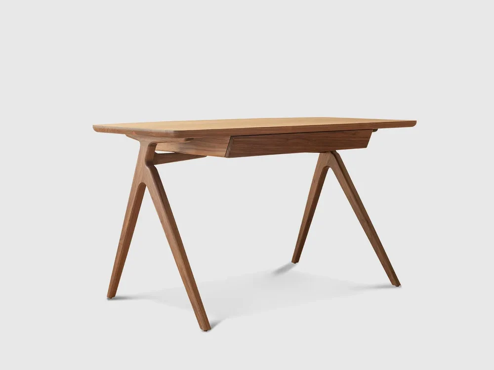 LUTECA ENO DESK W55" x D28.25" x H29"