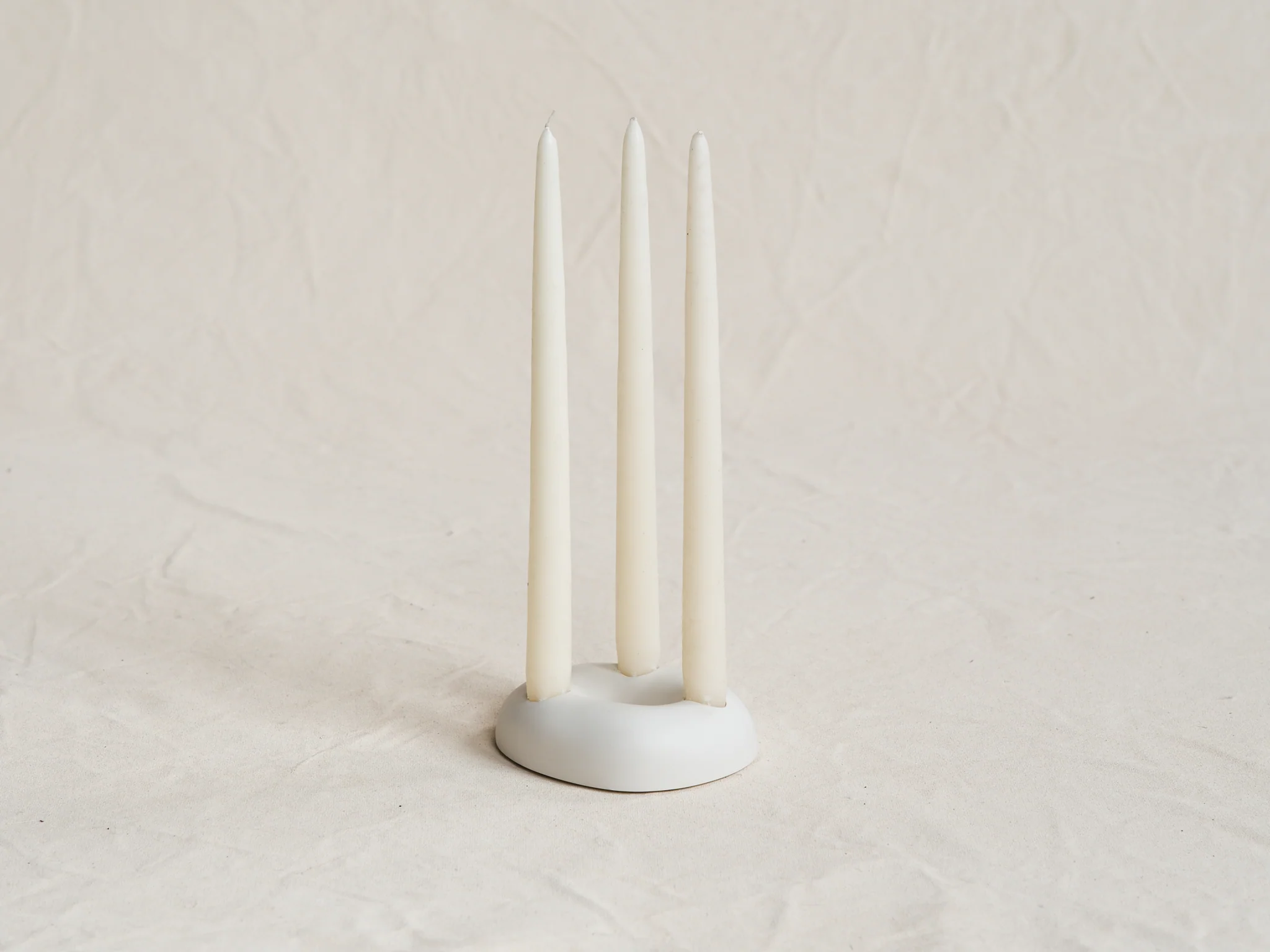 MALGARZOTA BANY HAG TRIPLE CANDLESTICK / CHALK 5.5" x 4.5" x H1.25"