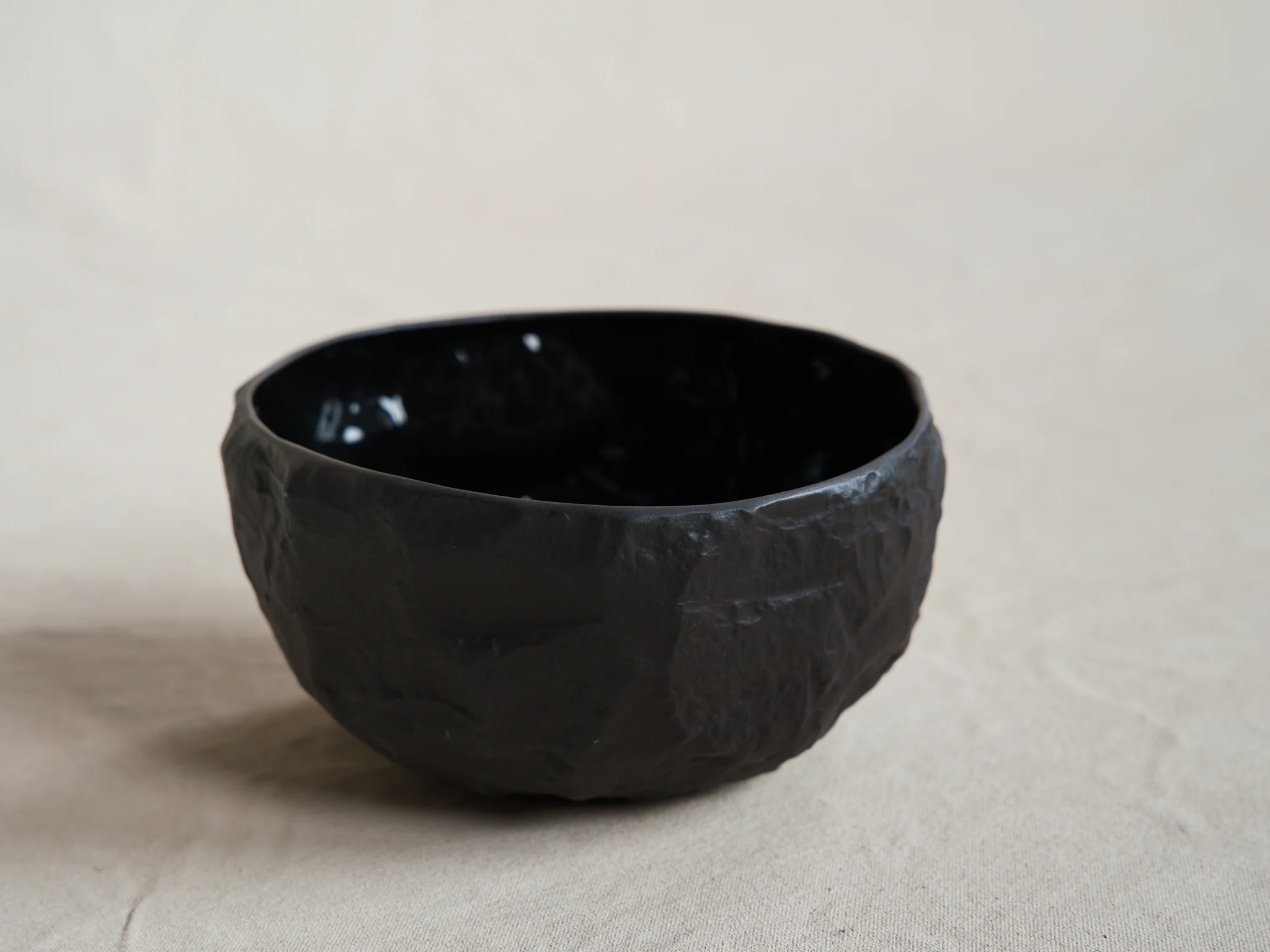 1882 Ltd MAX LAMB CROCKERY LARGE DEEP BOWL / BLACK BASALT Ø7" X H4" - Image 3