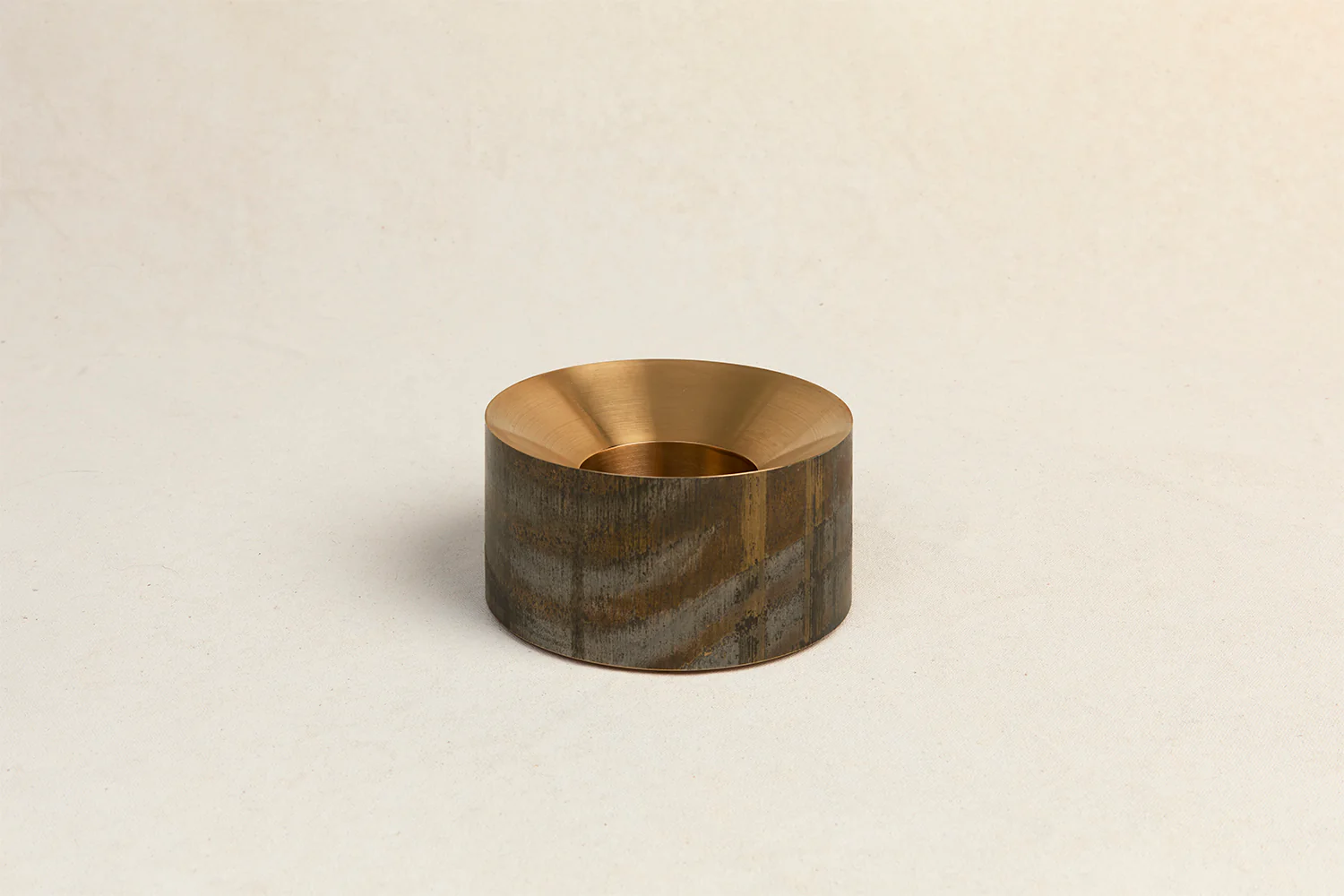 MICHAËL VERHEYDEN AIGU TEALIGHT / MEDIUM H2.5" x Ø4.7"
