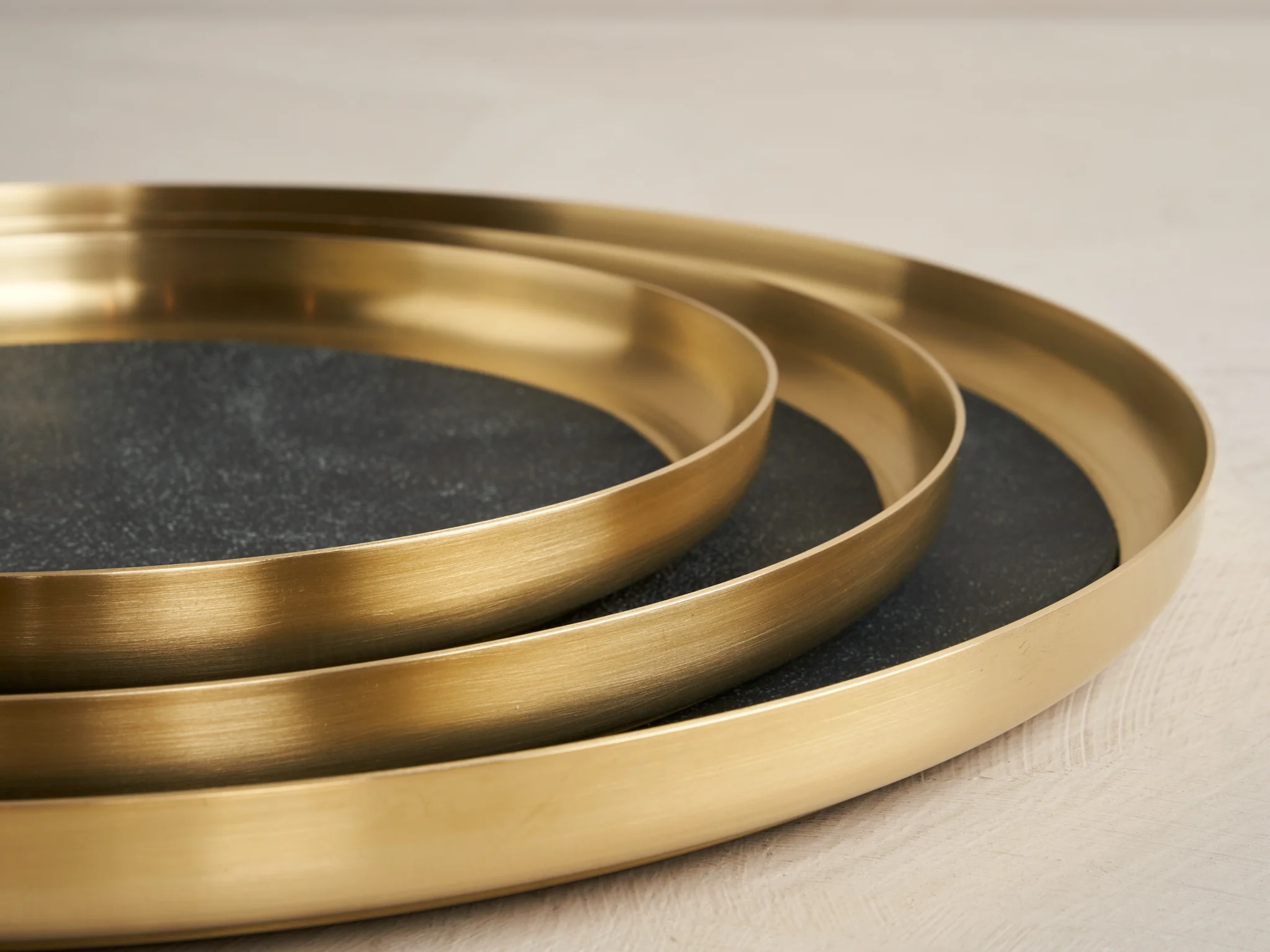 MICHAEL VERHEYDEN SERVE SET / BRASS + LEATHER - Image 3