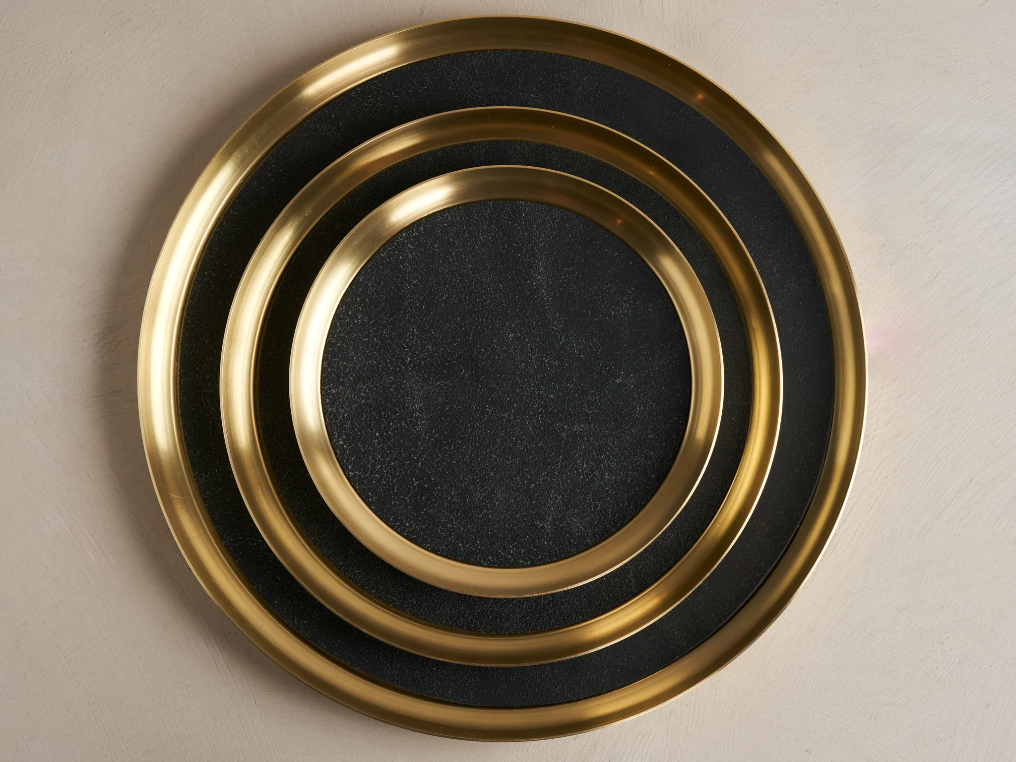 MICHAEL VERHEYDEN SERVE SET / BRASS + LEATHER - Image 4