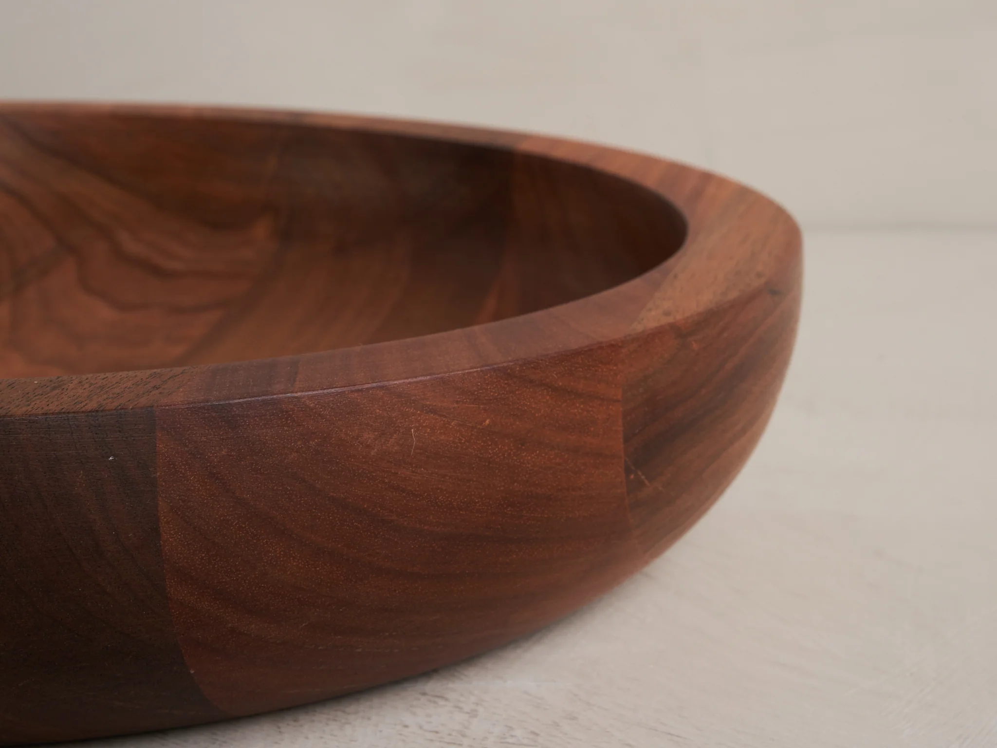 MICHAËL VERHEYDEN KOMM BOWL / WALNUT Ø15.5” x H3” - Image 3