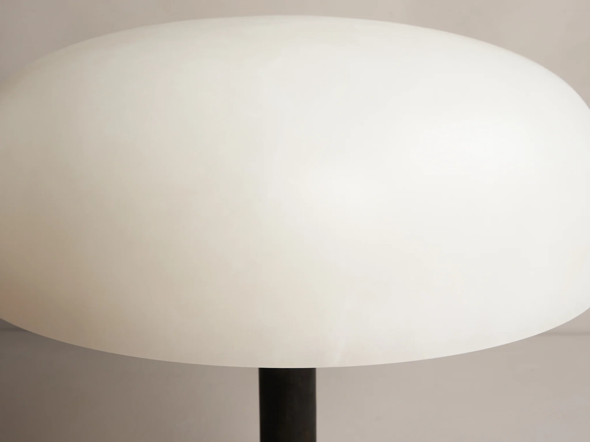 MICHAËL VERHEYDEN KUPOLI SMALL TABLE LAMP / ALABASTER Ø16" x H16" - Image 3