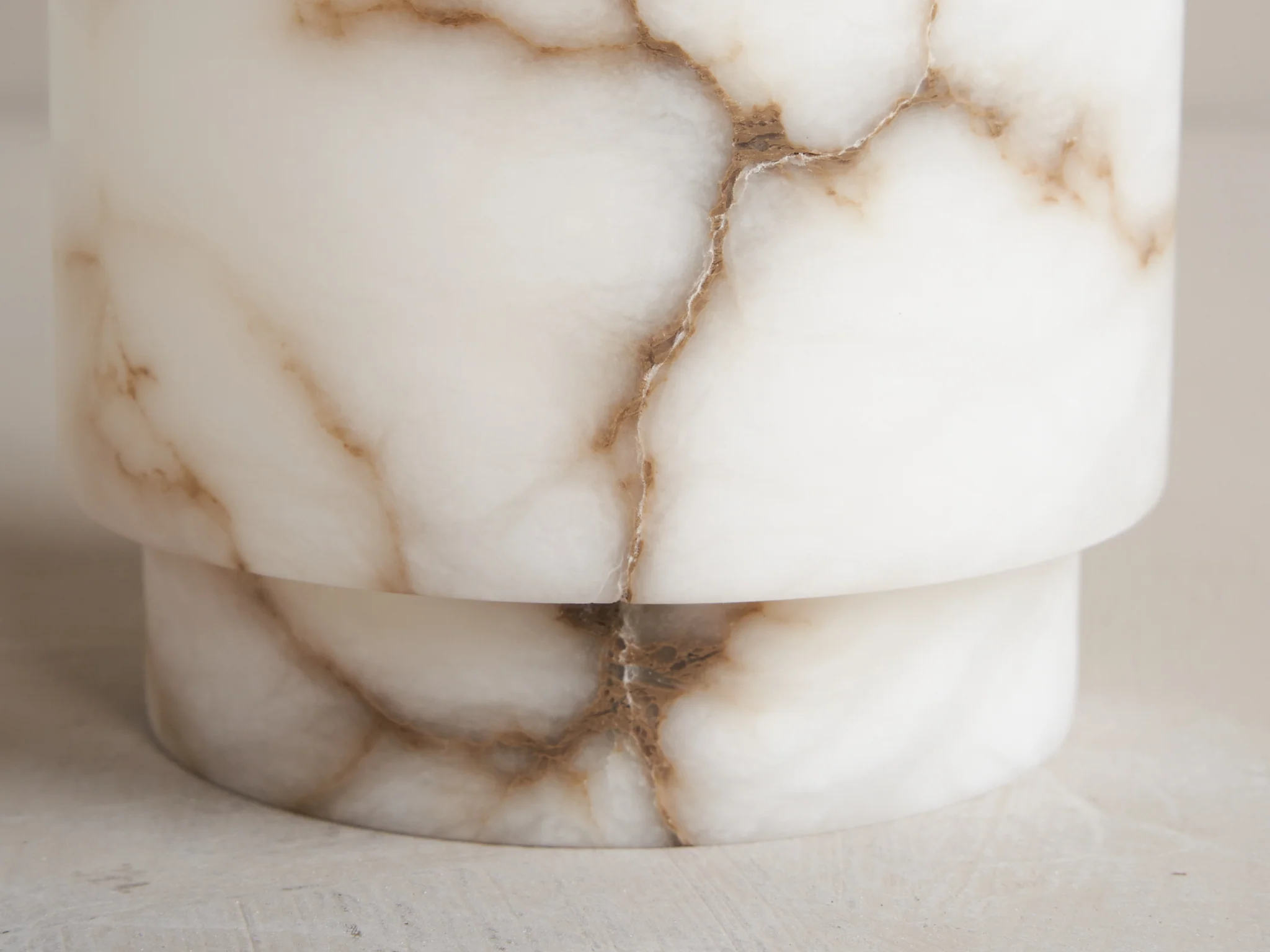 MICHAËL VERHEYDEN TEA LIGHT MEDIUM / ALABASTER WHITE Ø4.25” x H5” - Image 4