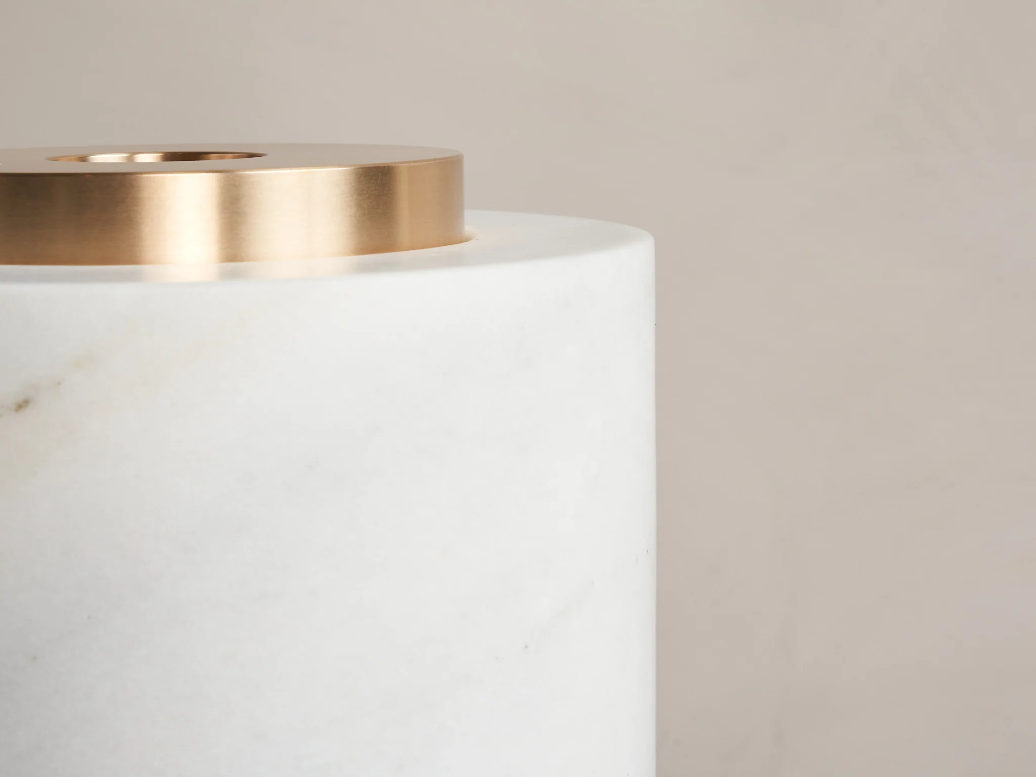 MICHAËL VERHEYDEN POTTE LUX VASE / ONYX MIELE Ø6.5" x H13.5" - Image 4