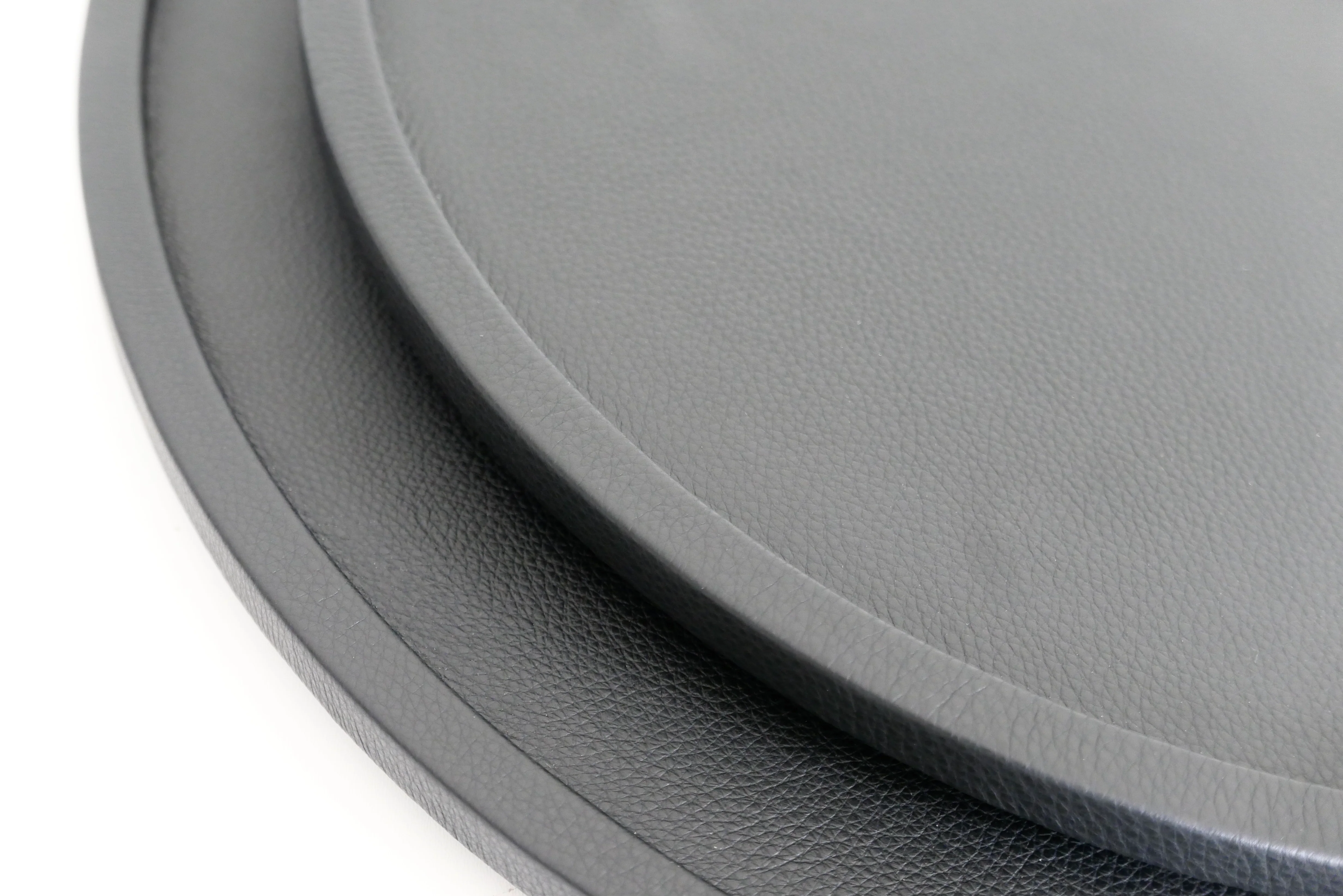 MICHAËL VERHEYDEN RONDO LEATHER TRAY / LARGE Ø19" x H1.2" - Image 5
