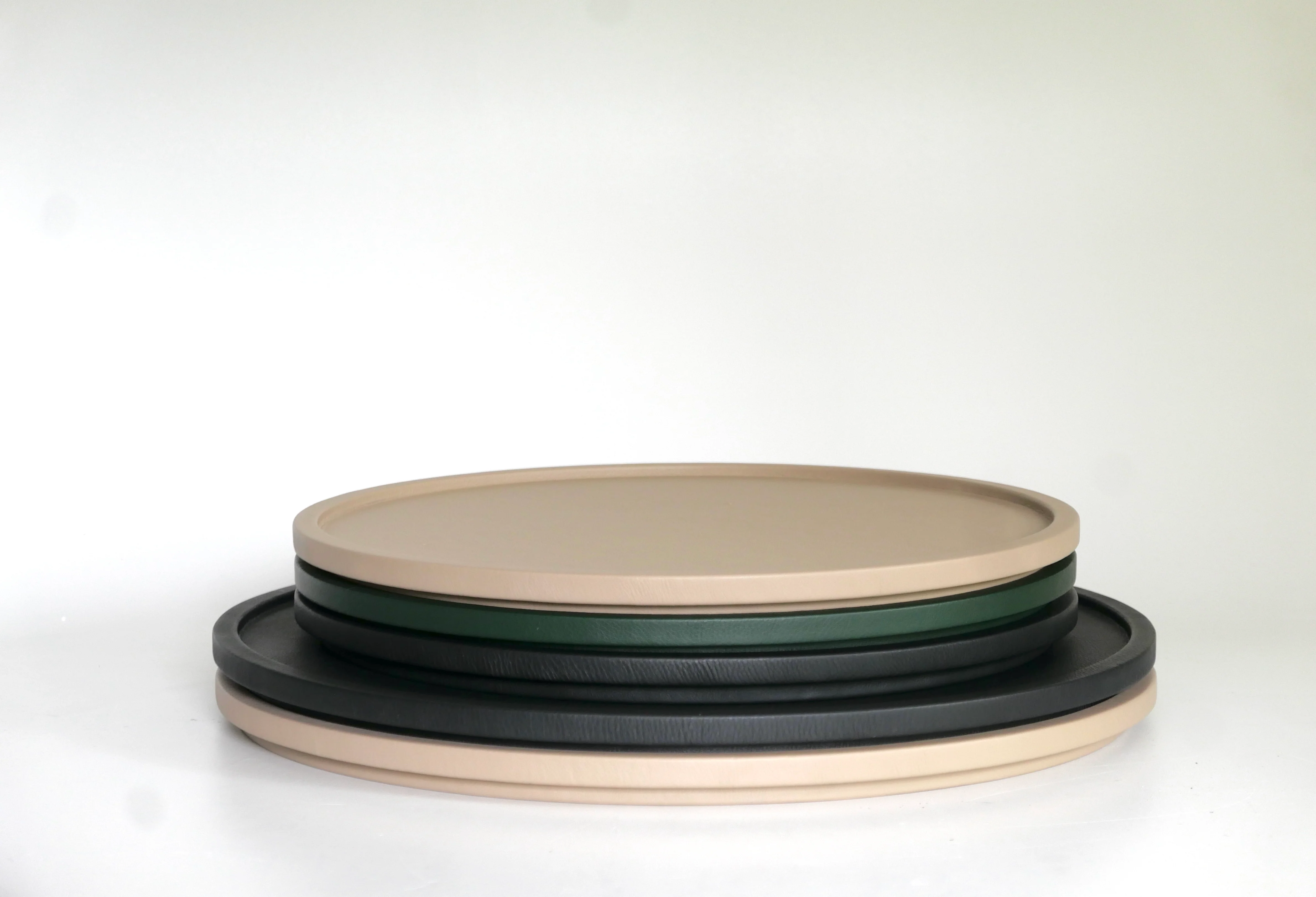 MICHAËL VERHEYDEN RONDO LEATHER TRAY / XL Ø23" x H1.2" - Image 5