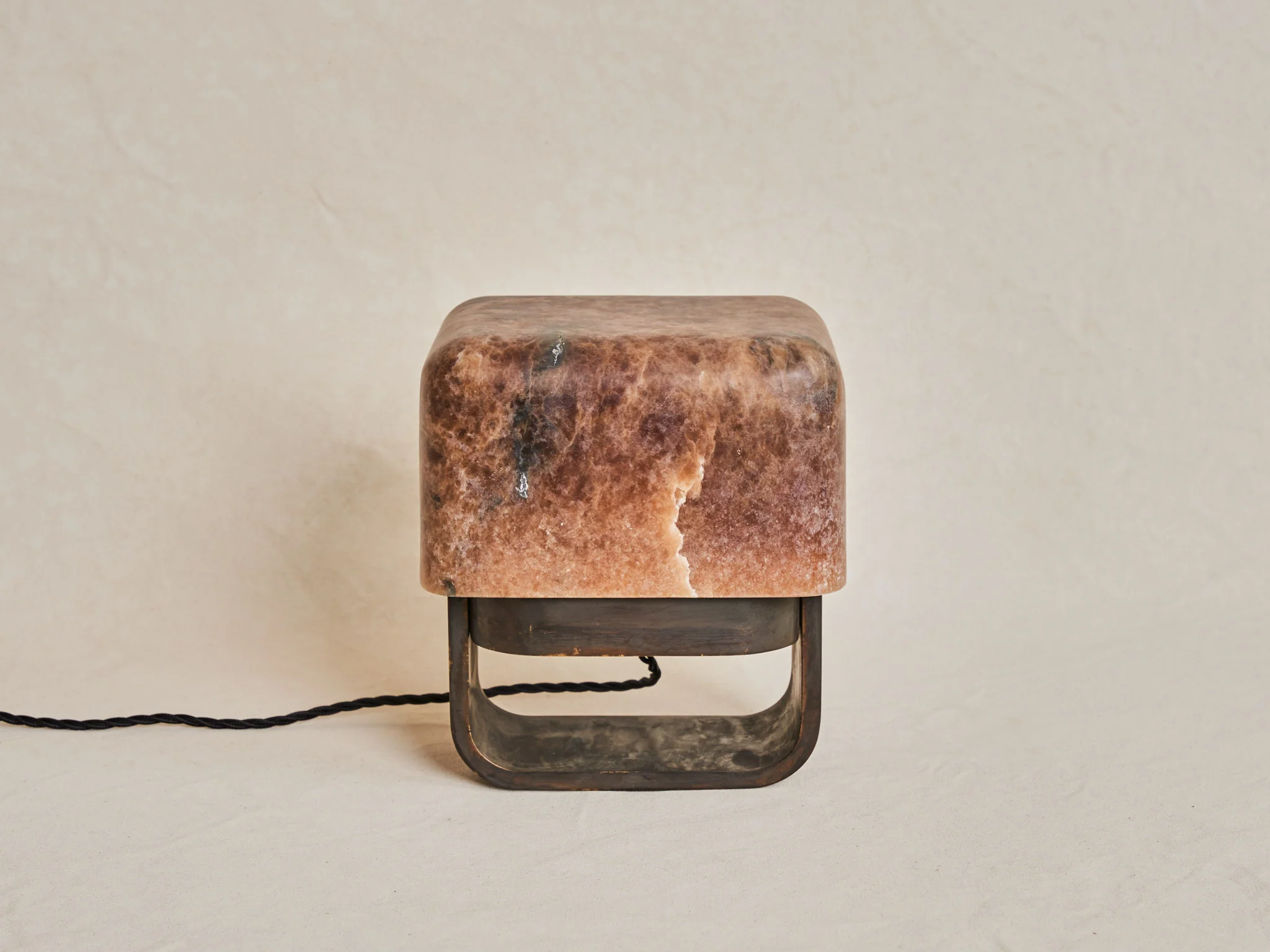 MICHAËL VERHEYDEN RUBIK TABLE LAMP / ALABASTER TABAC - Image 2