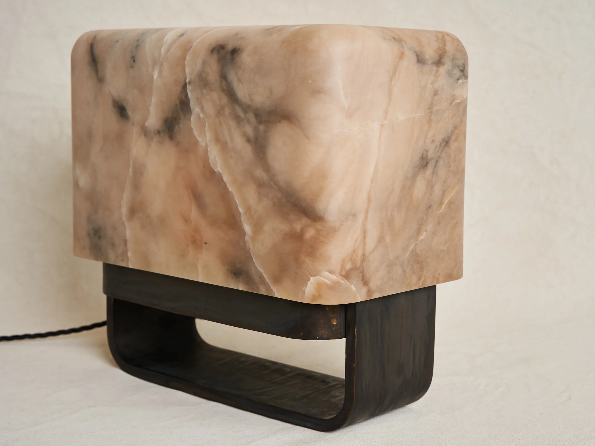 MICHAËL VERHEYDEN RUBIK TABLE LAMP / ALABASTER TABAC - Image 3