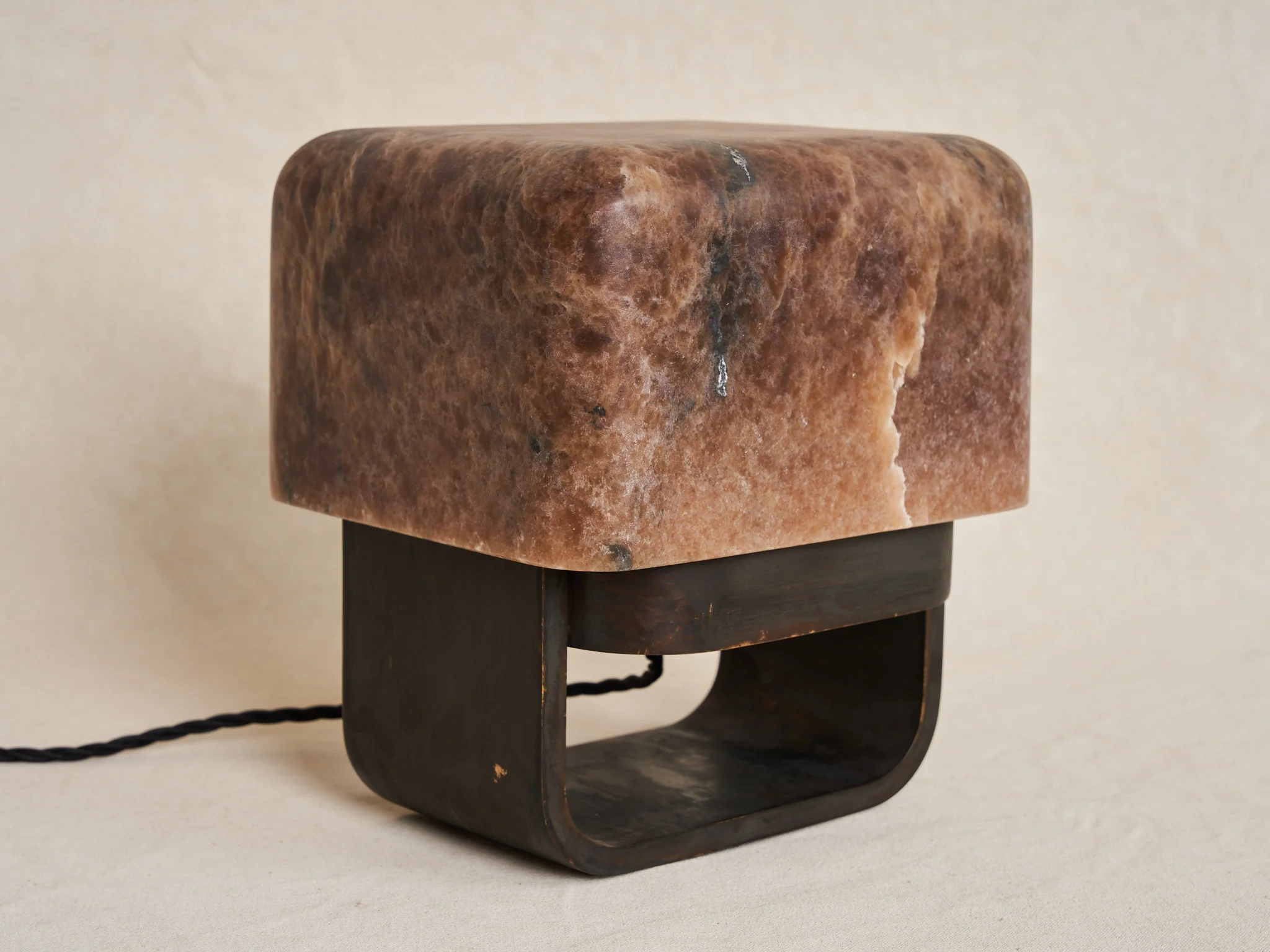 MICHAËL VERHEYDEN RUBIK TABLE LAMP / ALABASTER TABAC - Image 4