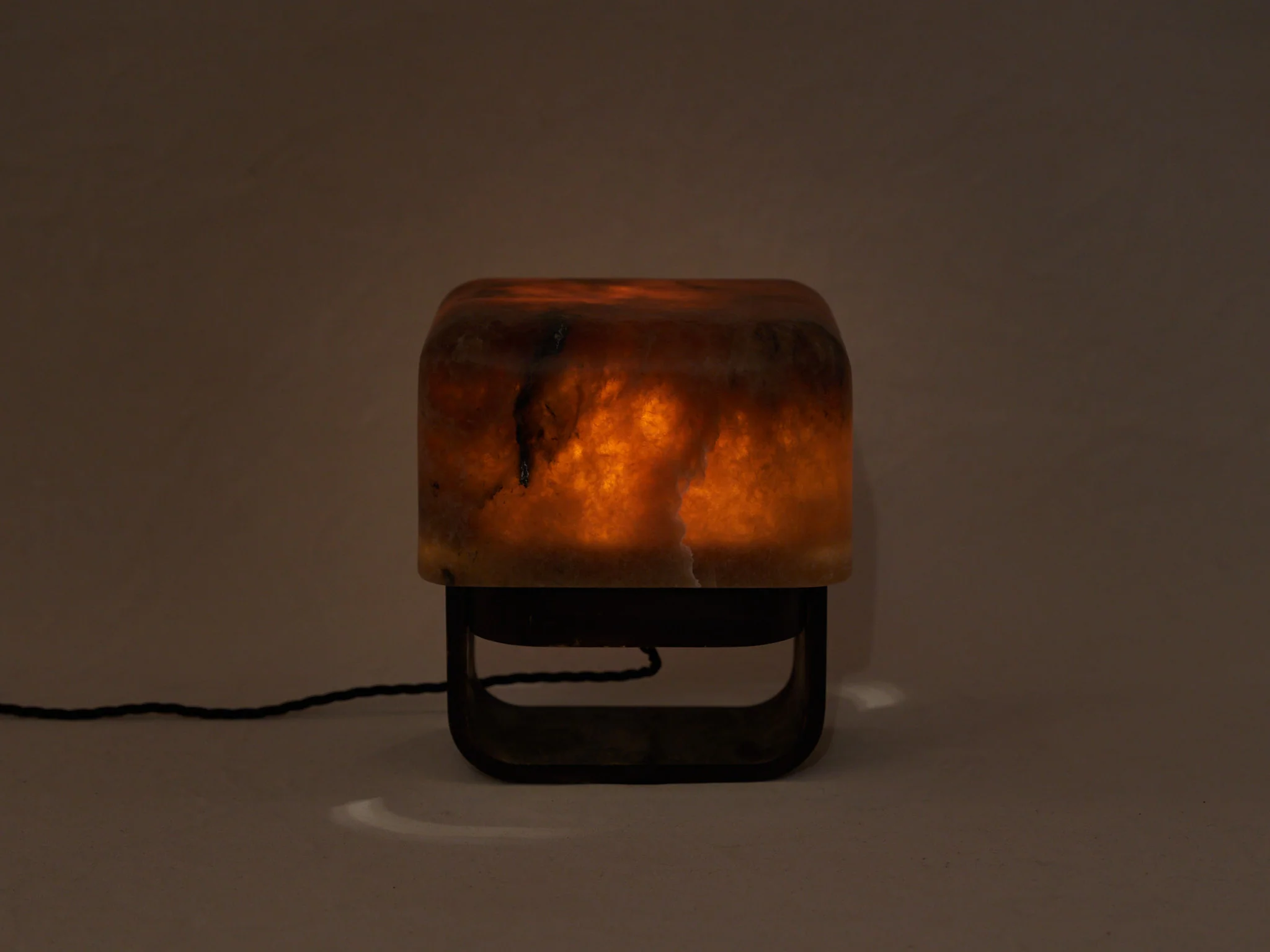 MICHAËL VERHEYDEN RUBIK TABLE LAMP / ALABASTER TABAC - Image 5