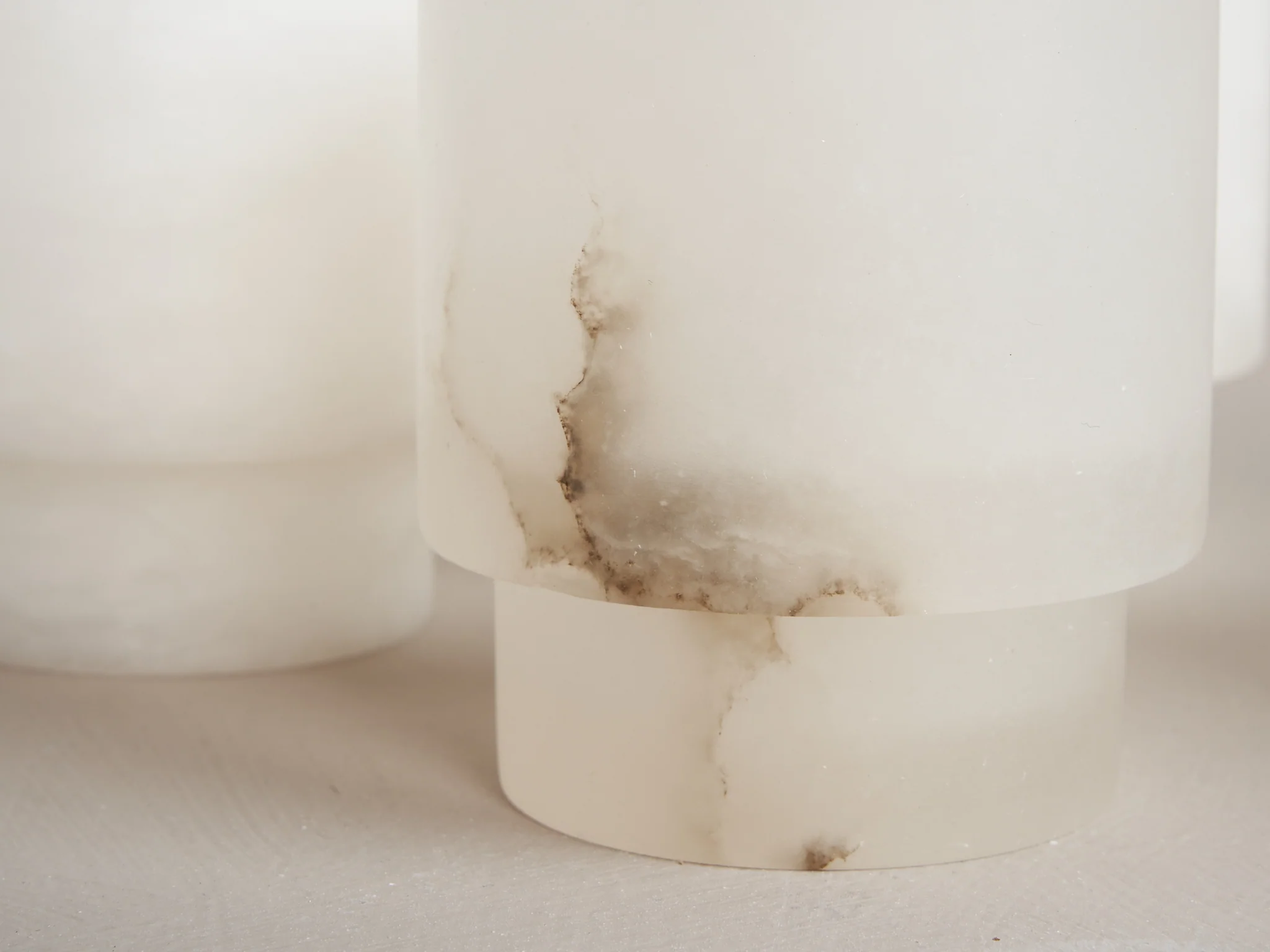 MICHAËL VERHEYDEN TEA LIGHT SMALL / ALABASTER WHITE Ø3” x H3 - Image 4