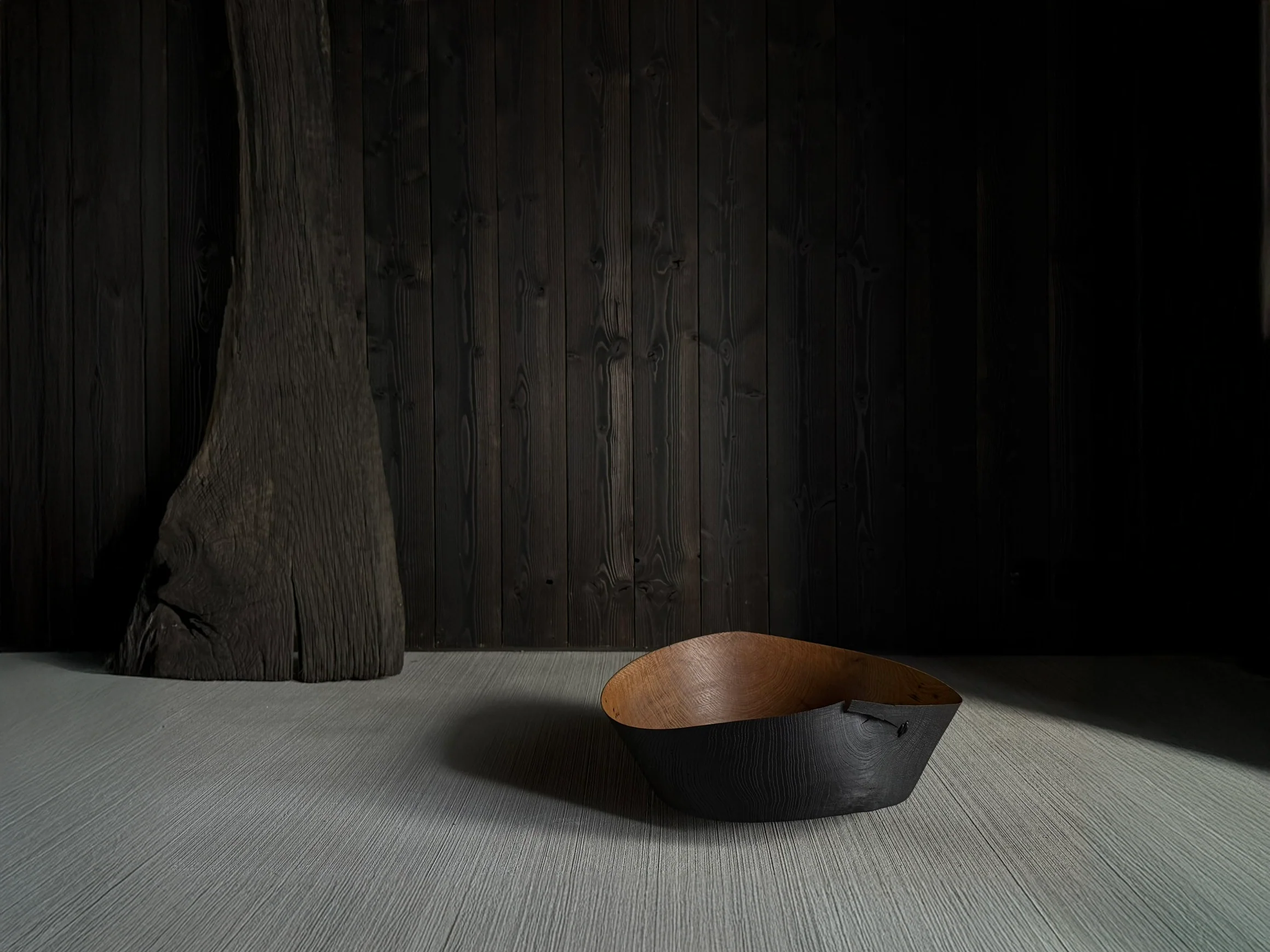 MOSS STUDIO EBONIZED BOWL LIO.16 Ø16.54“ x H5.51“