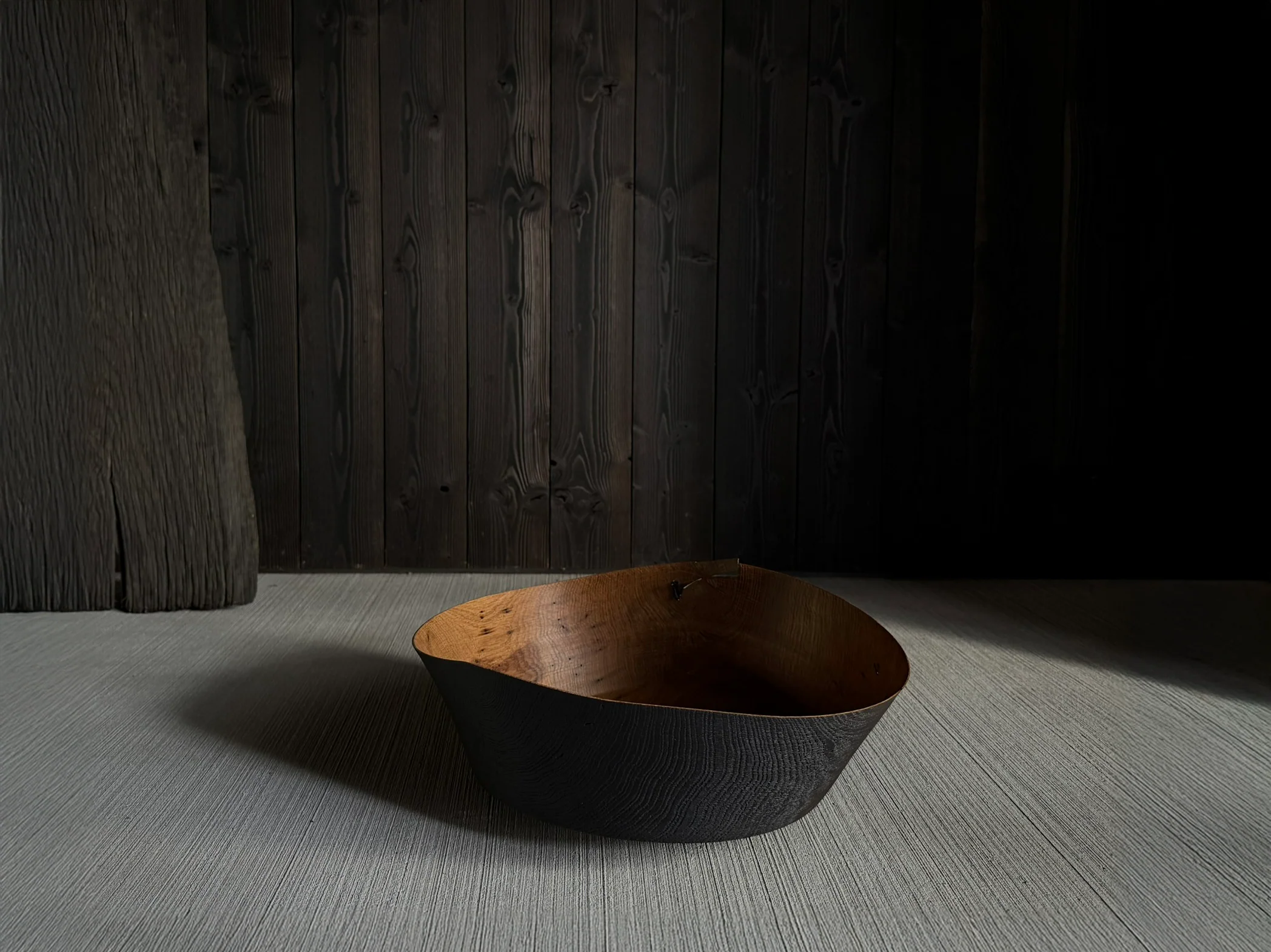 MOSS STUDIO EBONIZED BOWL LIO.16 Ø16.54“ x H5.51“ - Image 3