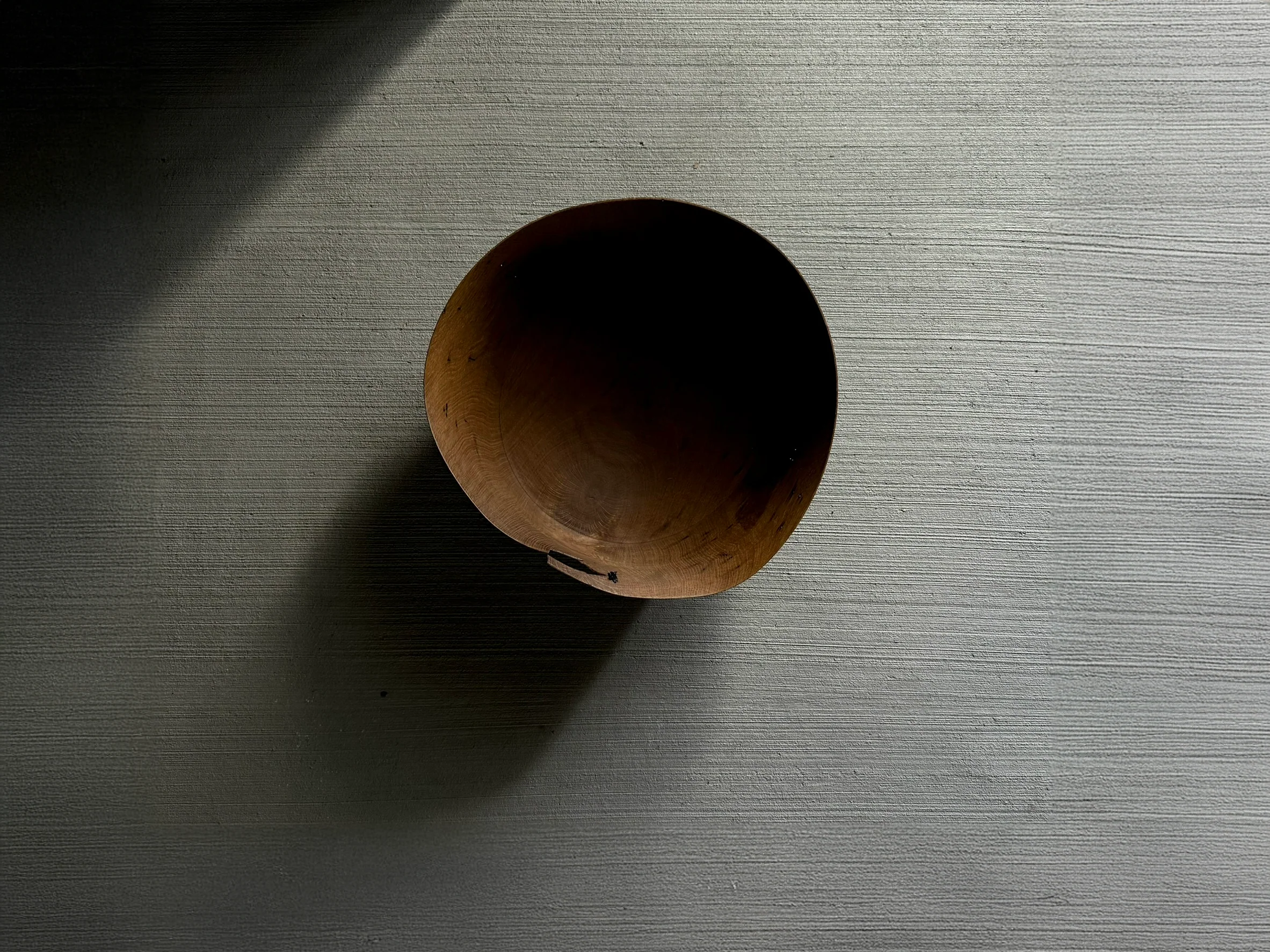 MOSS STUDIO EBONIZED BOWL LIO.16 Ø16.54“ x H5.51“ - Image 4