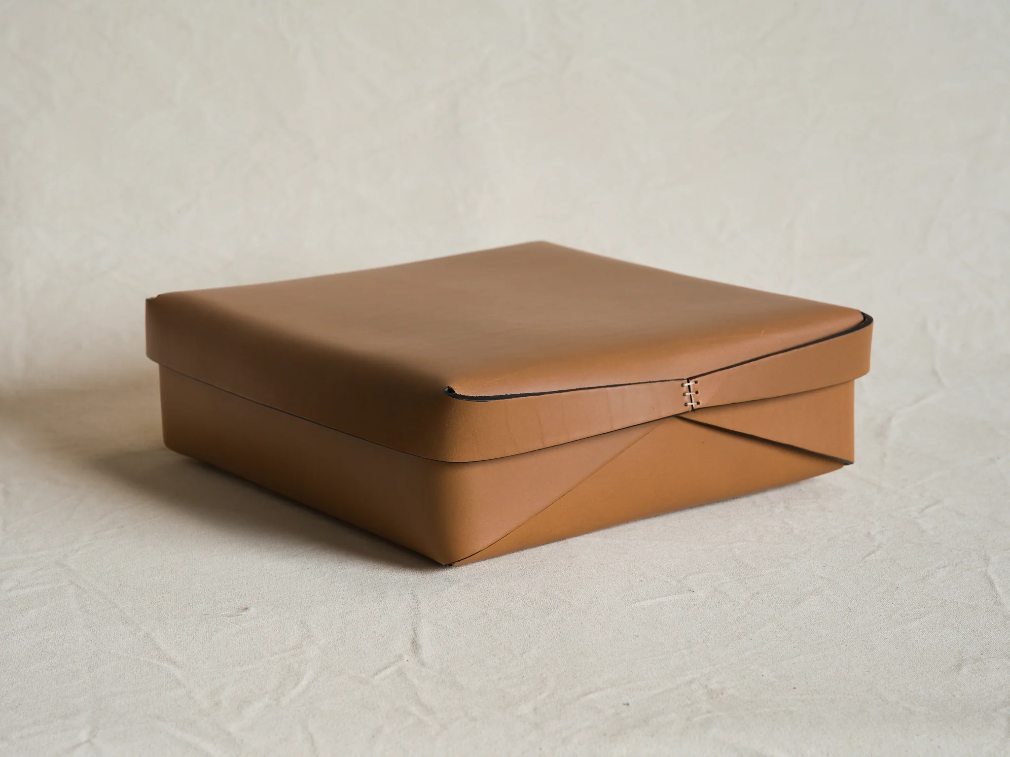 OSCAR MASCHERA LARGE SQUARE LIDDED LEATHER BOX / SOLE L13" x W13" x H4"