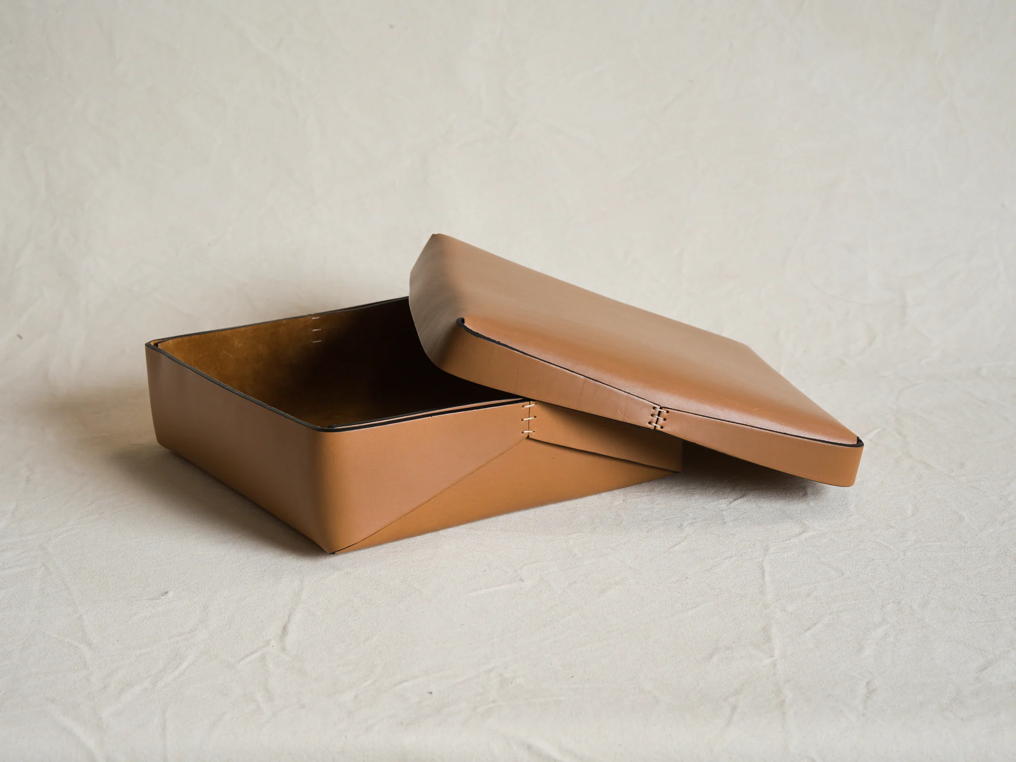 OSCAR MASCHERA LARGE SQUARE LIDDED LEATHER BOX / SOLE L13" x W13" x H4" - Image 2