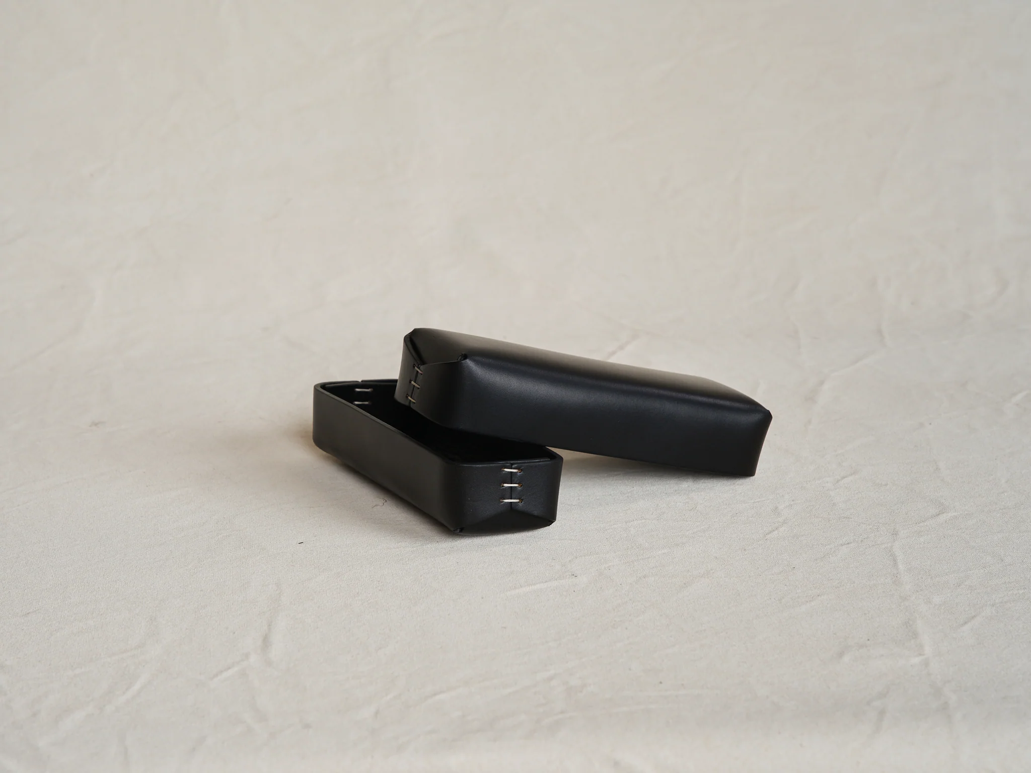 OSCAR MASCHERA LIDDED LEATHER PENCIL CASE / BLACK L8" x W3" x H1.5"