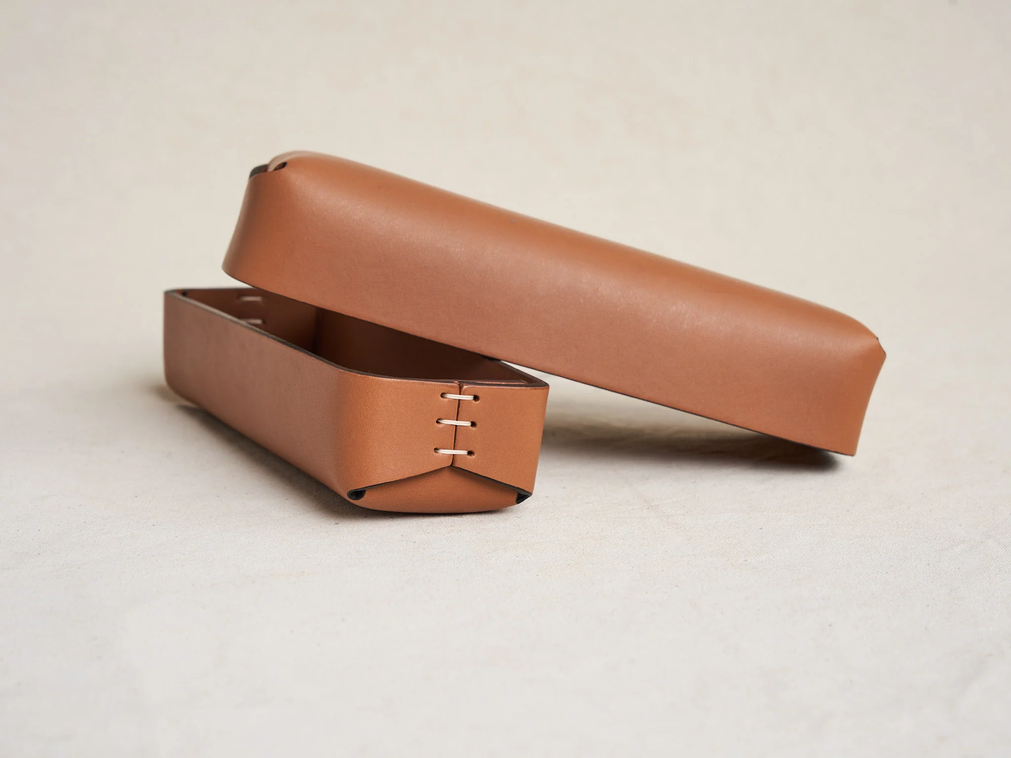 OSCAR MASCHERA LIDDED LEATHER PENCIL CASE / SOLE L8" x W3" x H1.5"