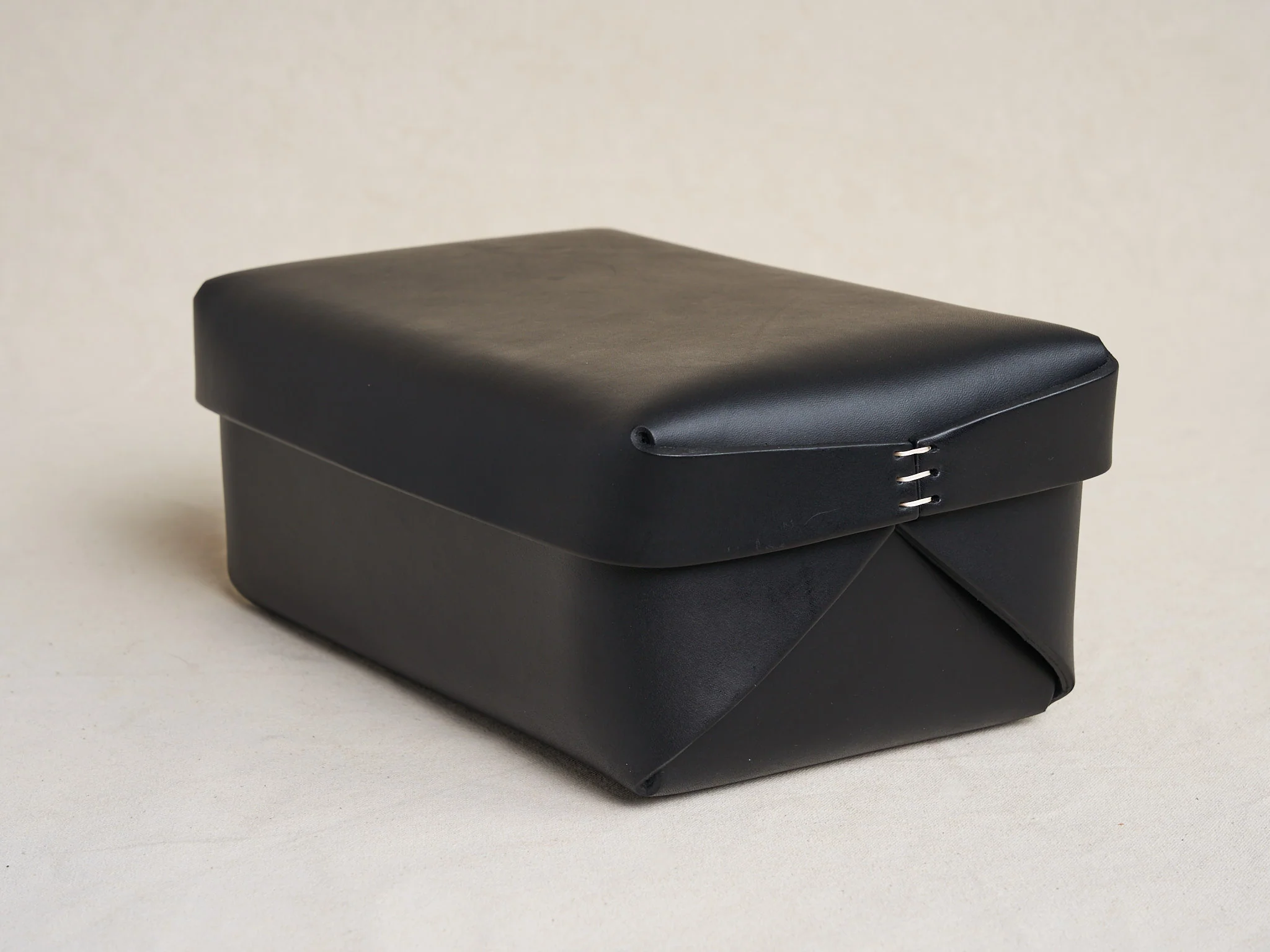 OSCAR MASCHERA MEDIUM LIDDED LEATHER BOX / BLACK L9.4" x W6" x H4"