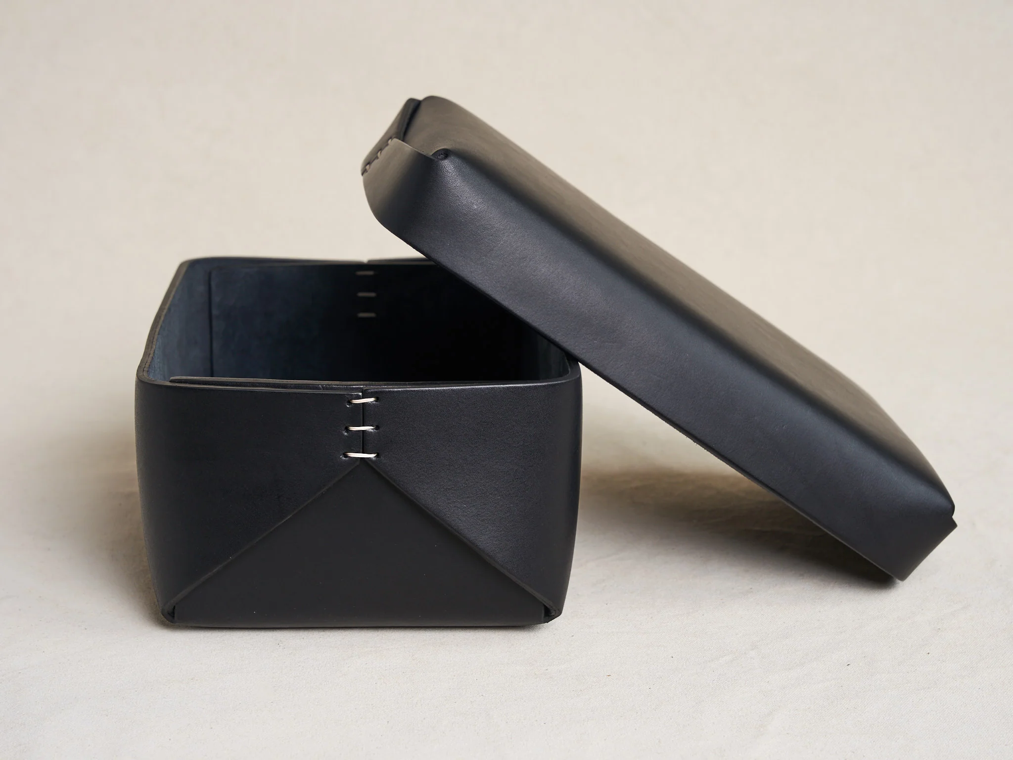 OSCAR MASCHERA MEDIUM LIDDED LEATHER BOX / BLACK L9.4" x W6" x H4" - Image 2
