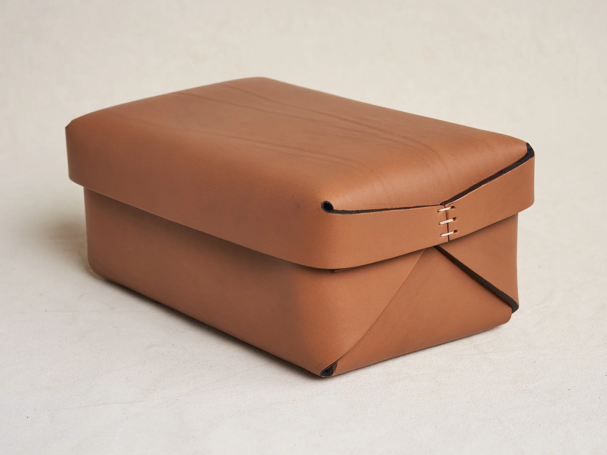 OSCAR MASCHERA MEDIUM LIDDED LEATHER BOX / SOLE L9.4" x W6" x H4"