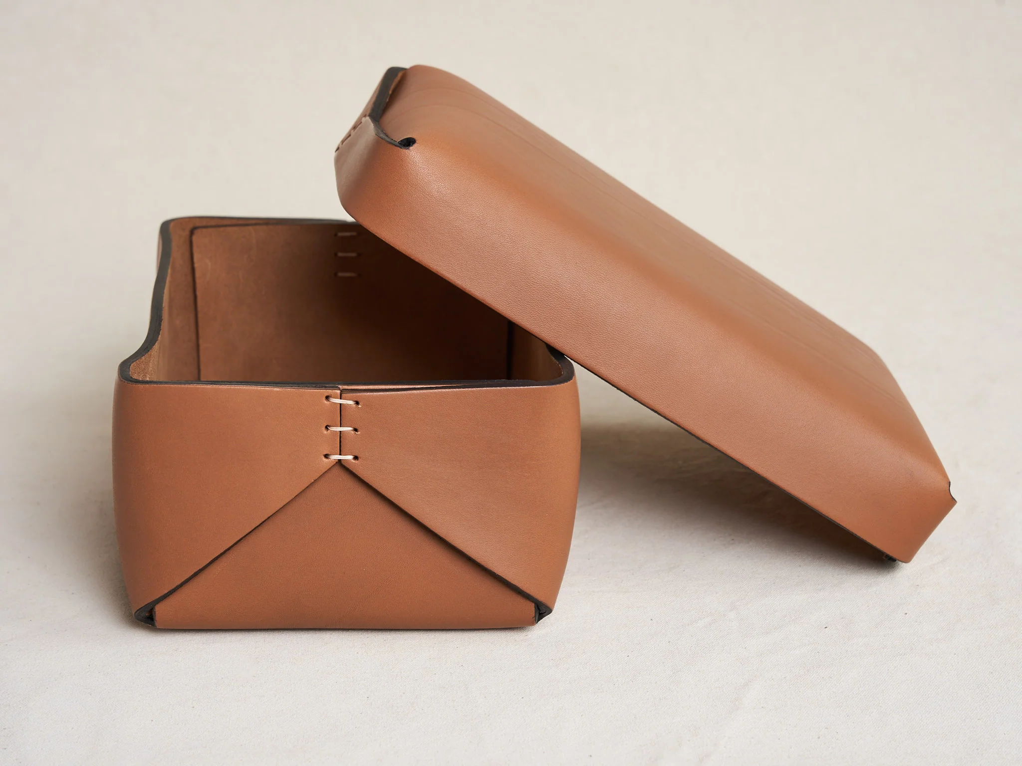 OSCAR MASCHERA MEDIUM LIDDED LEATHER BOX / SOLE L9.4" x W6" x H4" - Image 2