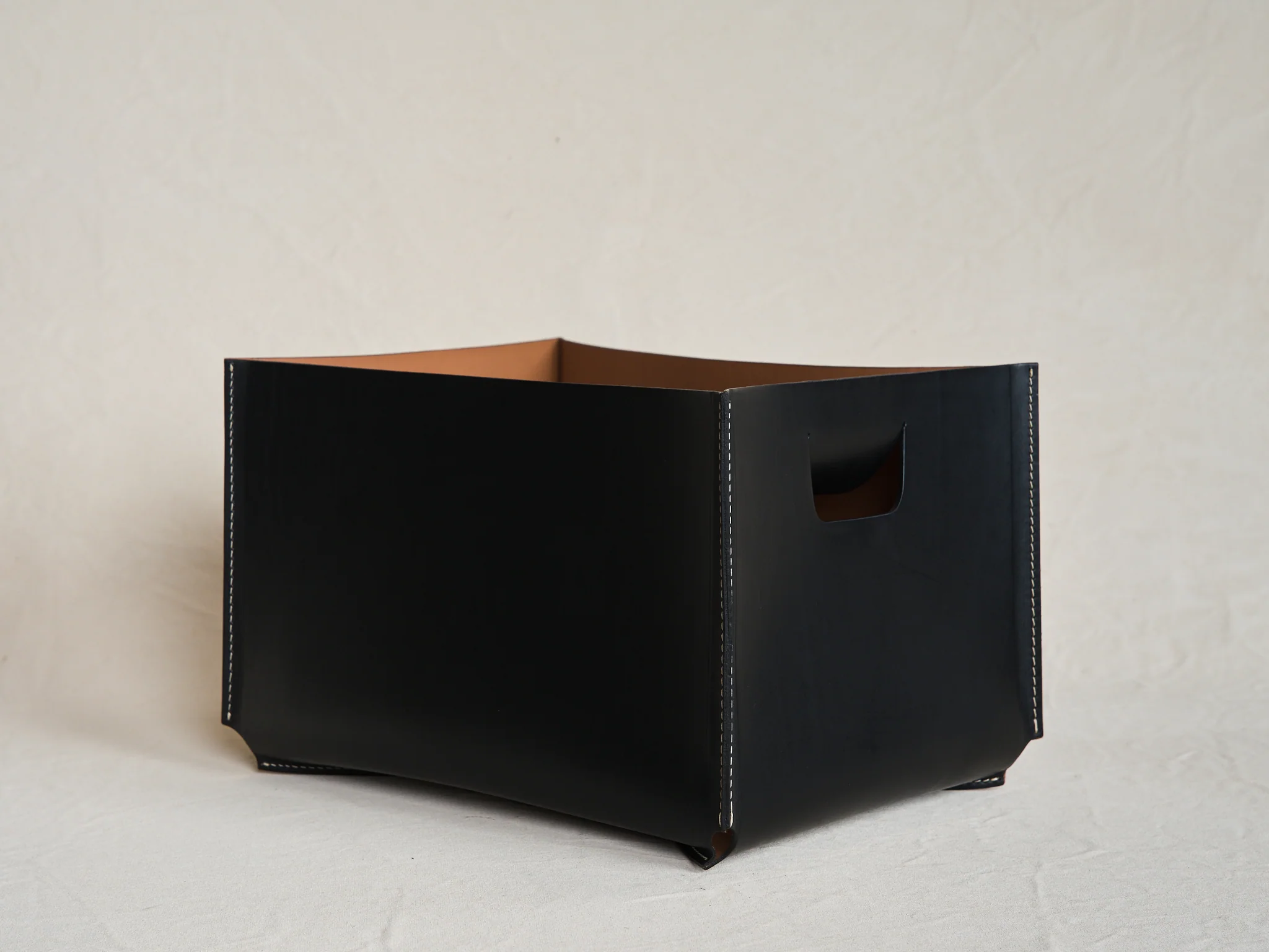 OSCAR MASCHERA GORDON MEDIUM RECTANGLE BASKET / BLACK + SOLE L16" x W12" x H10"
