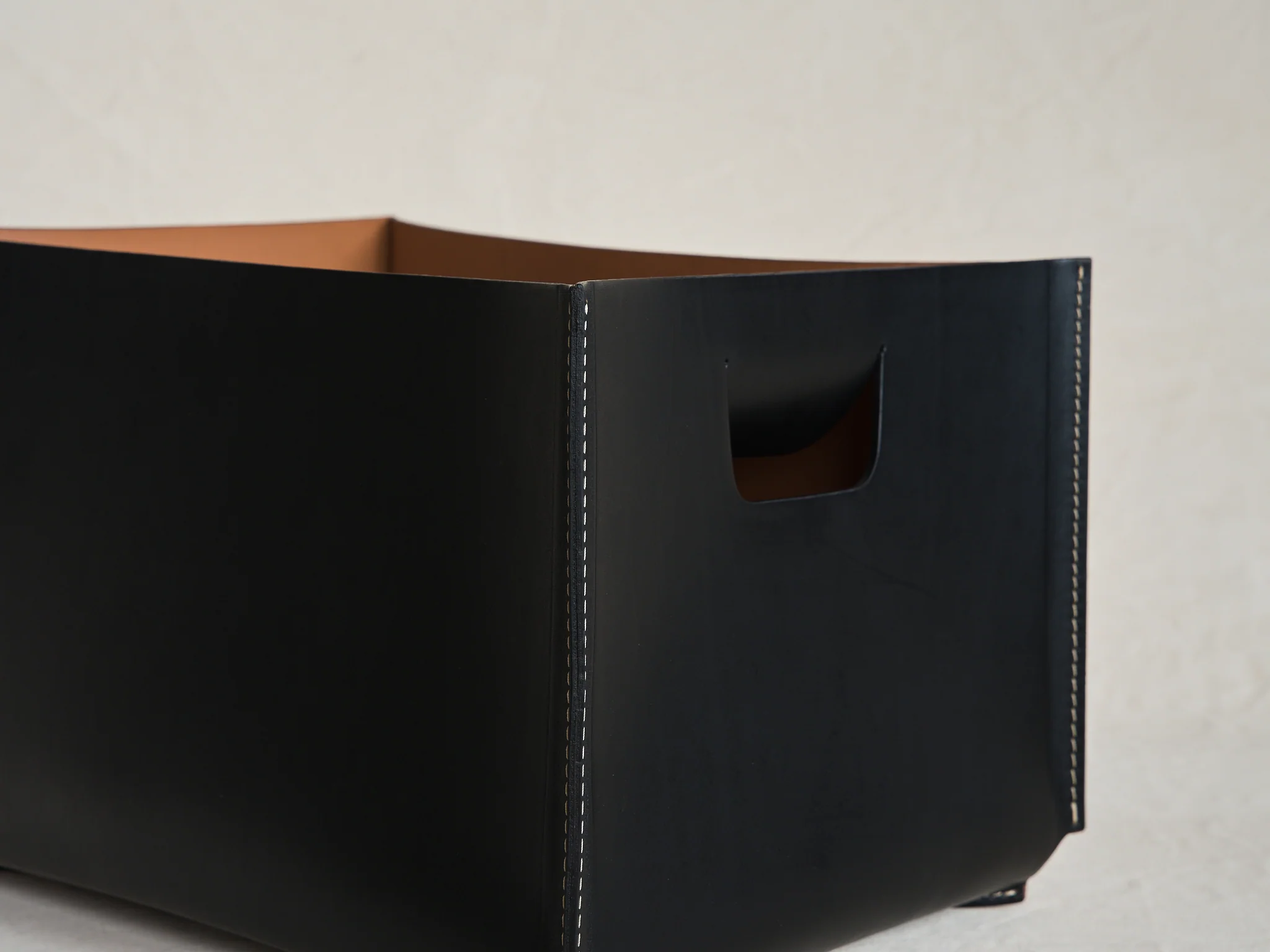 OSCAR MASCHERA GORDON MEDIUM RECTANGLE BASKET / BLACK + SOLE L16" x W12" x H10" - Image 2
