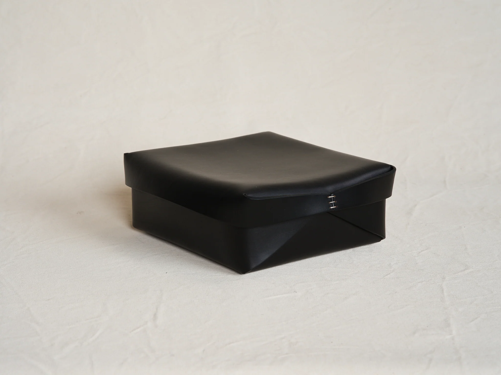 OSCAR MASCHERA MEDIUM SQUARE LIDDED LEATHER BOX / BLACK L9.5" x W9.5" x H4"