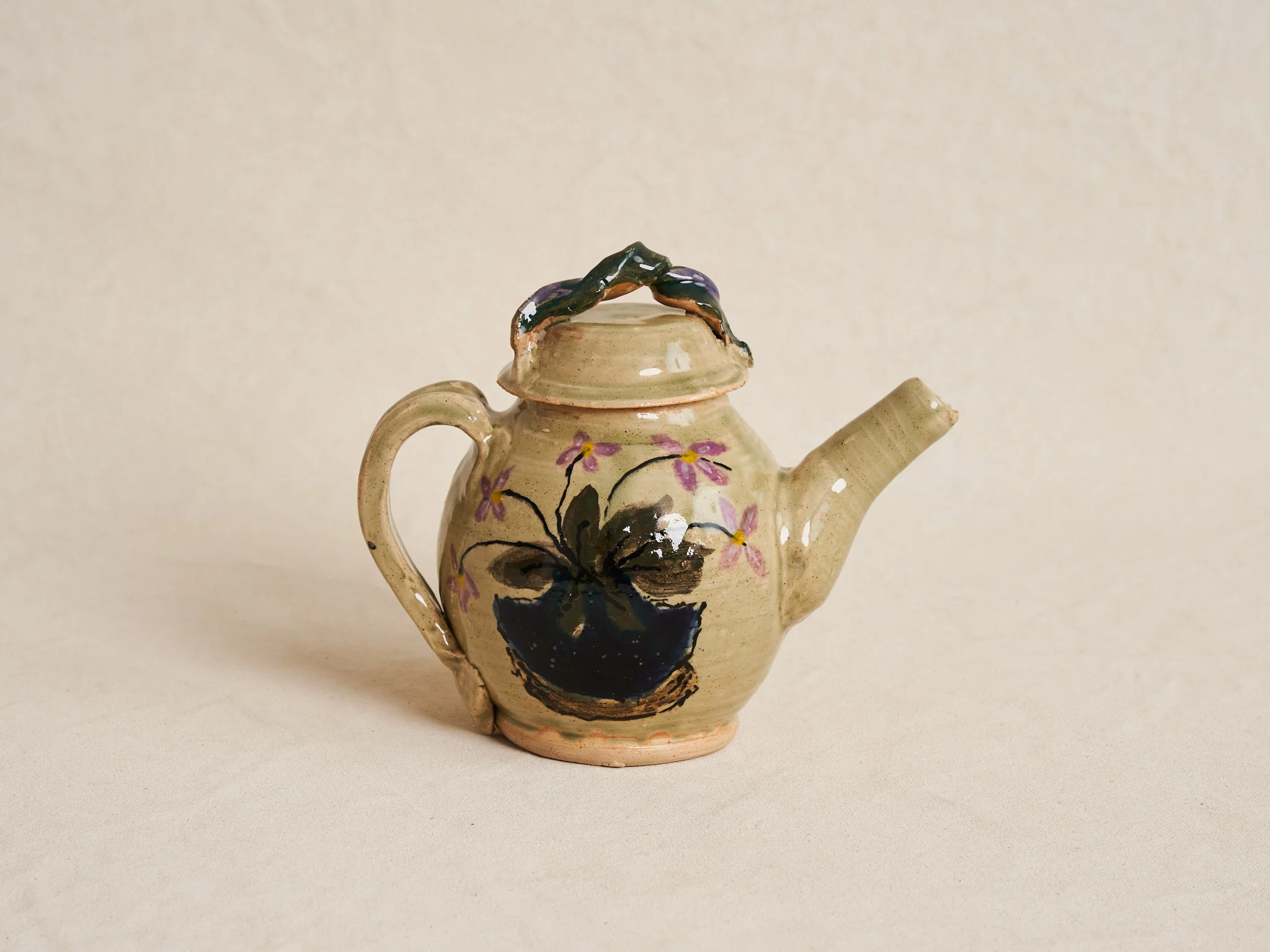 PAT SCHOENFELD TEAPOT WITH PAINTED FLOWER Ø5" x H8"