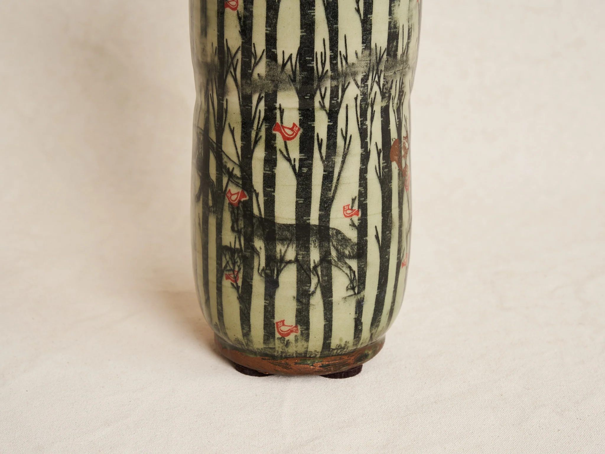 PAT SCHOENFELD VASE WITH VINES AND WOLF Ø4" x H11" - Image 3