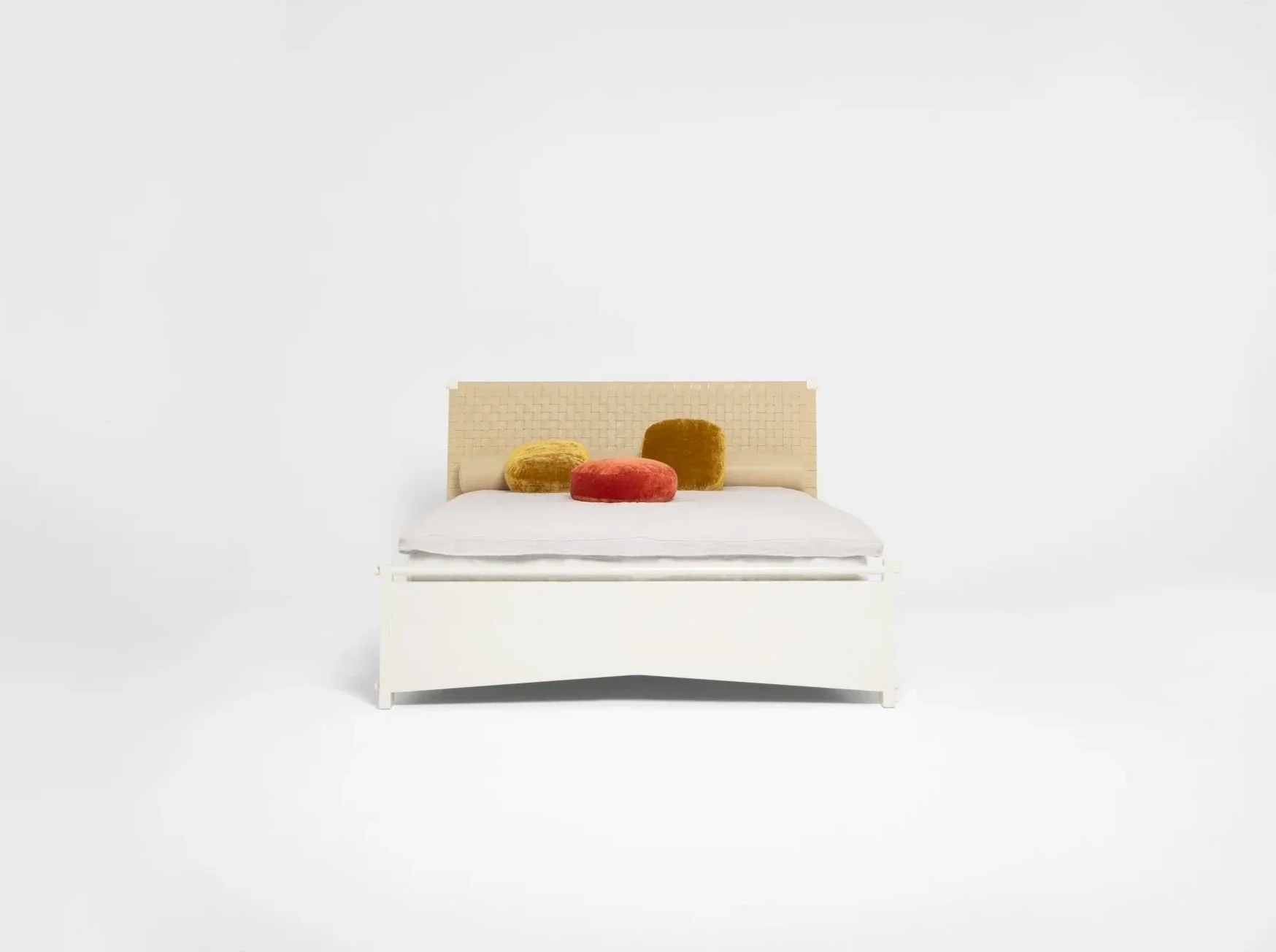 PIERRE AUGUSTIN ROSE DEHLOS LACQUER BED W71.7" x D92.5" x H49.5" - Image 3