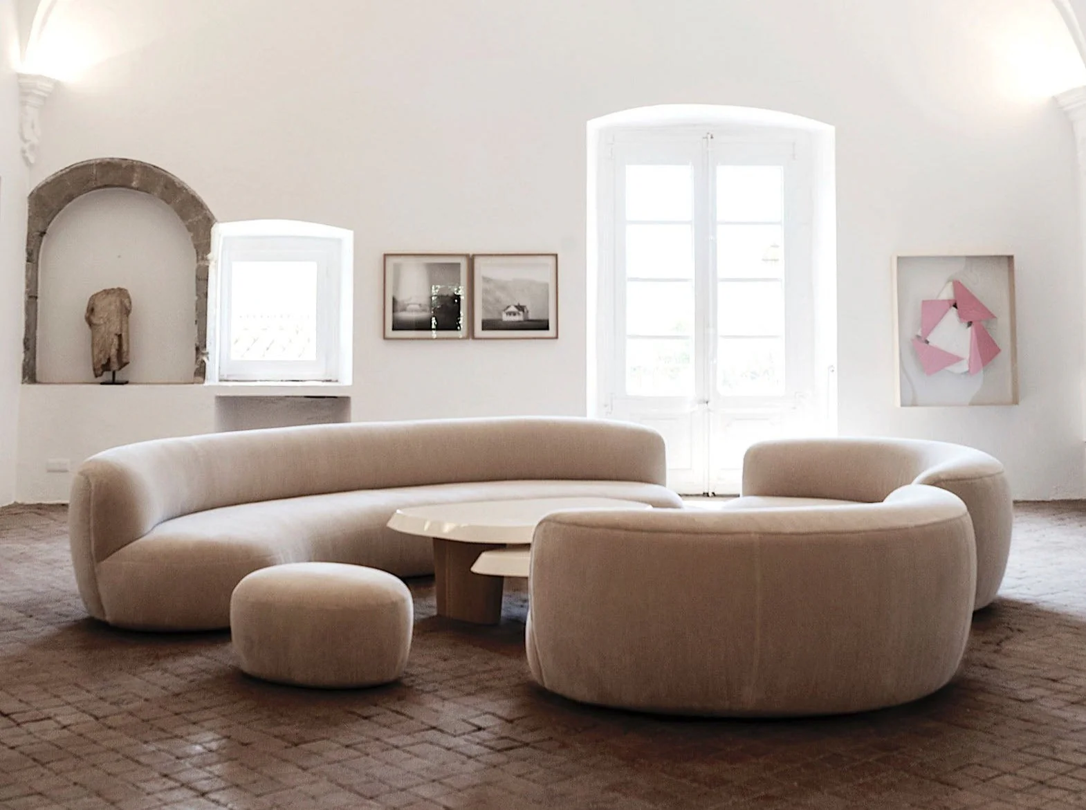 PIERRE AUGUSTIN ROSE CURVED SOFA - Image 8