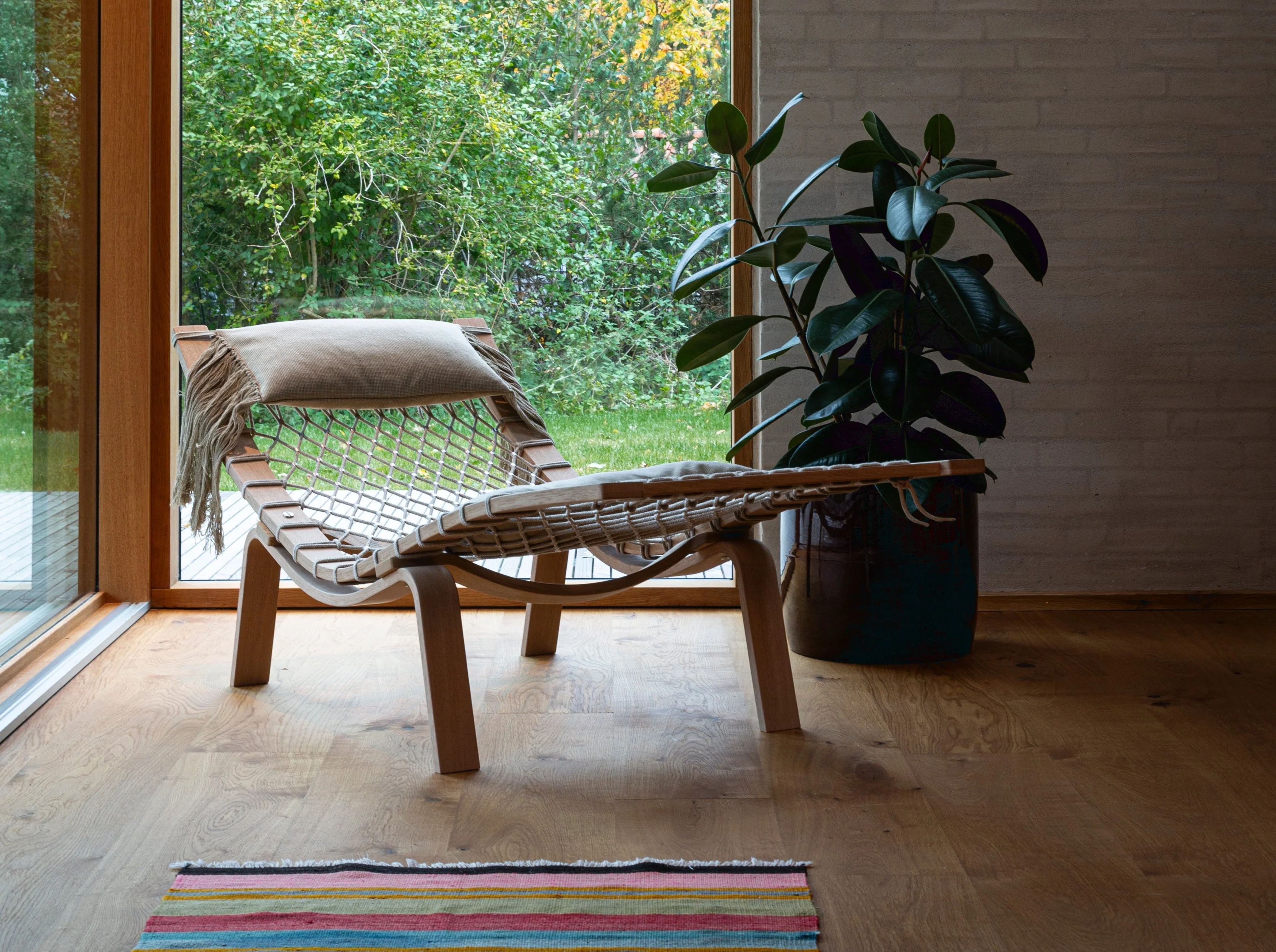 PP MOBLER HANS WEGNER PP135 HAMMOCK LOUNGE L71.7" x W29.5 x H28" x SH28.9" - Image 2