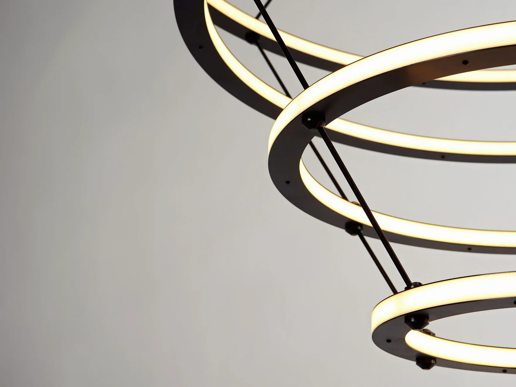 ROLL & HILL HALO PENDANT / 4 RINGS Ø47" x H42" - Image 4