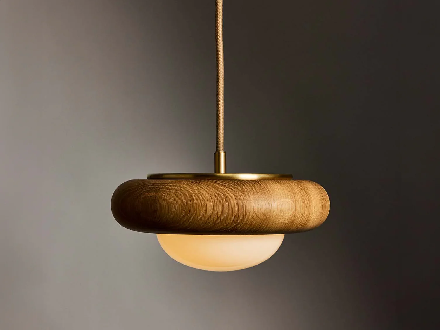 ROLL & HILL HUMBOLDT PENDANT / 01 WOOD Ă8.5" x H3.9"