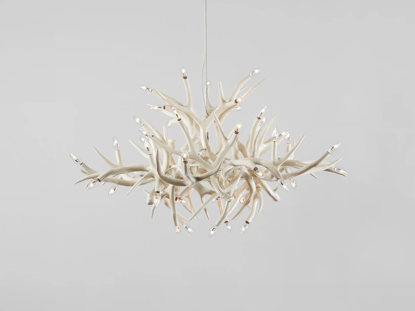 ROLL & HILL SUPERORDINATE ANTLER CHANDELIER / 24 Ă51.5" x H35"