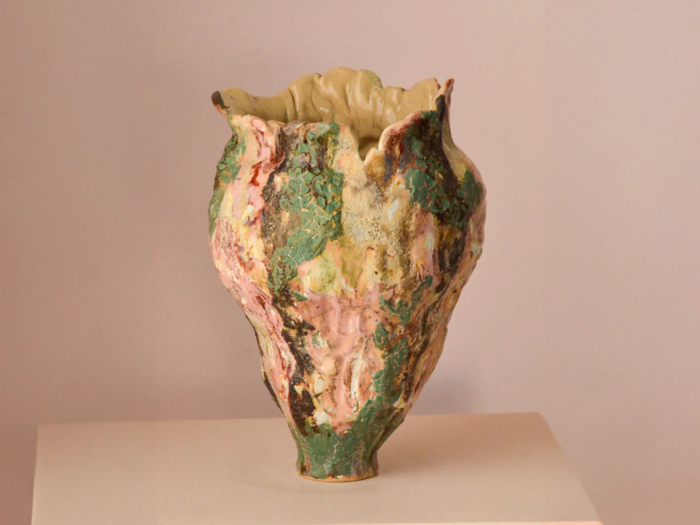 SASHA COURT NATURALLY INCLINED VESSEL H9" x Ø6"