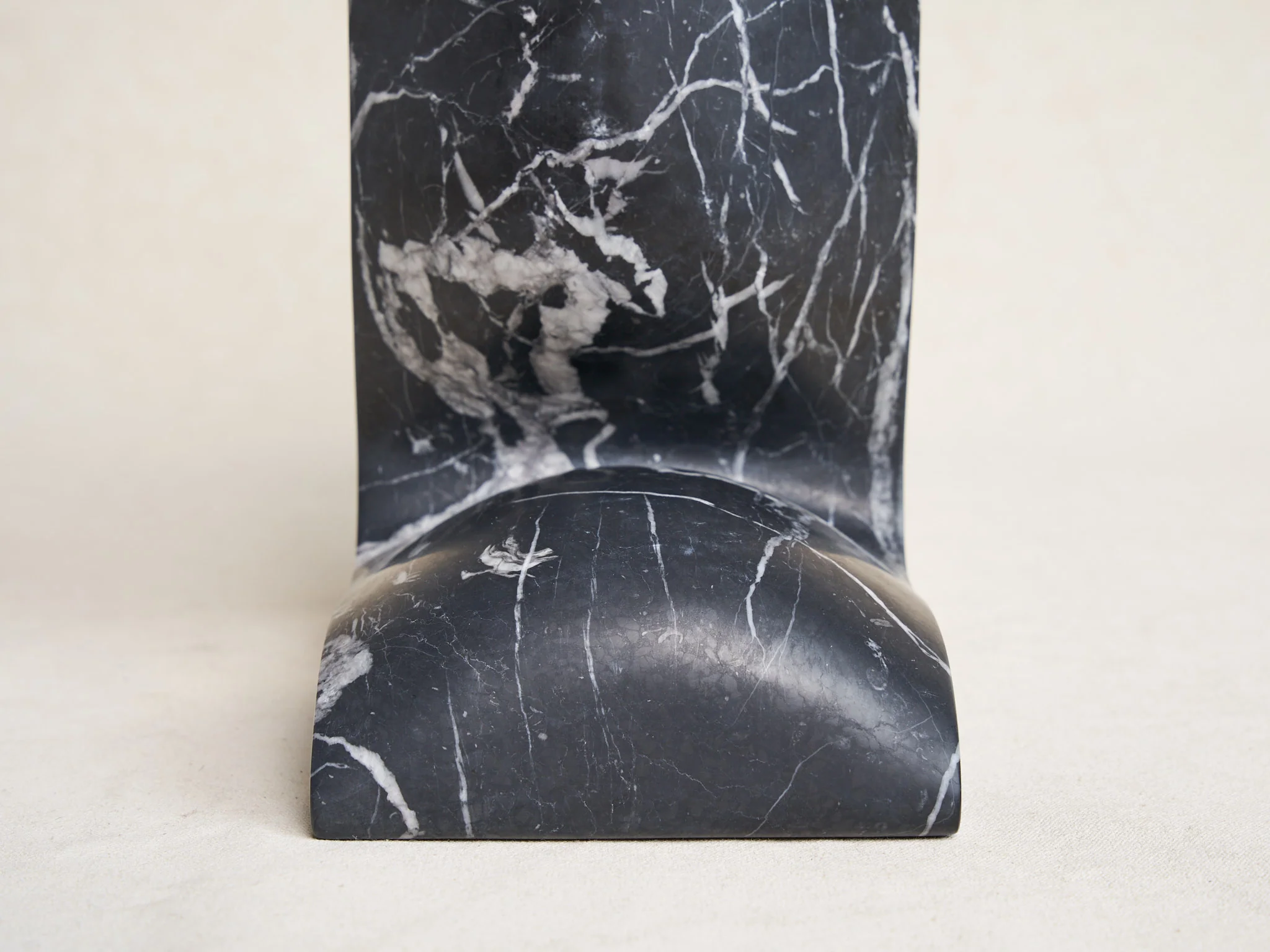 COLLECTION PARTICULIÈRE CHRISTOPHE DELCOURT SLO BOOKENDS / NERO MARQUINA H10" x W5.5" x D4.75" - Image 4