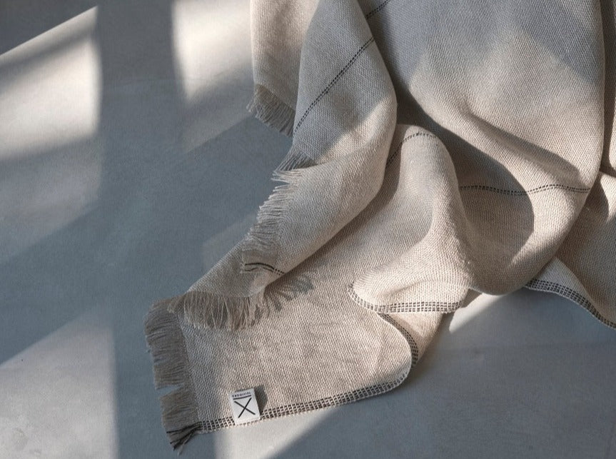 TEIXIDORS ABANS LINEN BLANKET / LIGHT GREY 94" x 110" - Image 5