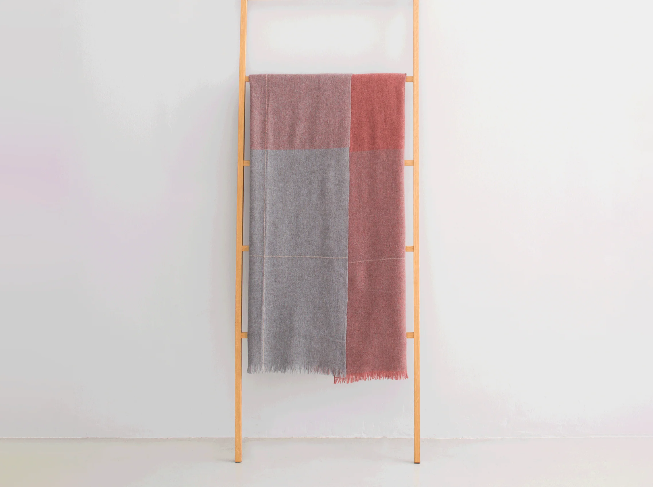 TEIXIDORS NOMAD THROW / OLD PINK + LEAD GREY W55” x L71" - Image 5