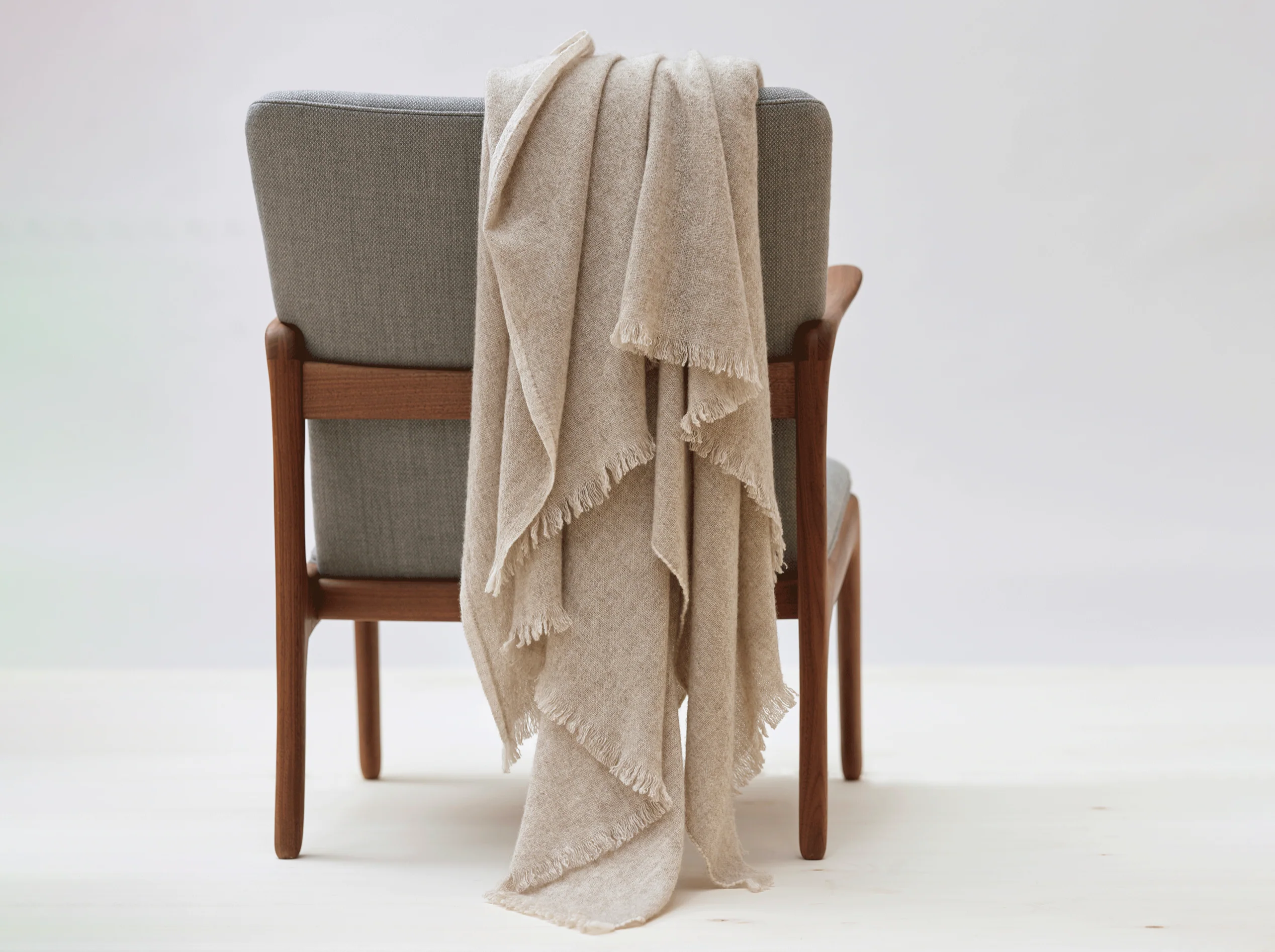 TEIXIDORS YAAMAT THROW / LIGHT GREY 55" x 71" - Image 4
