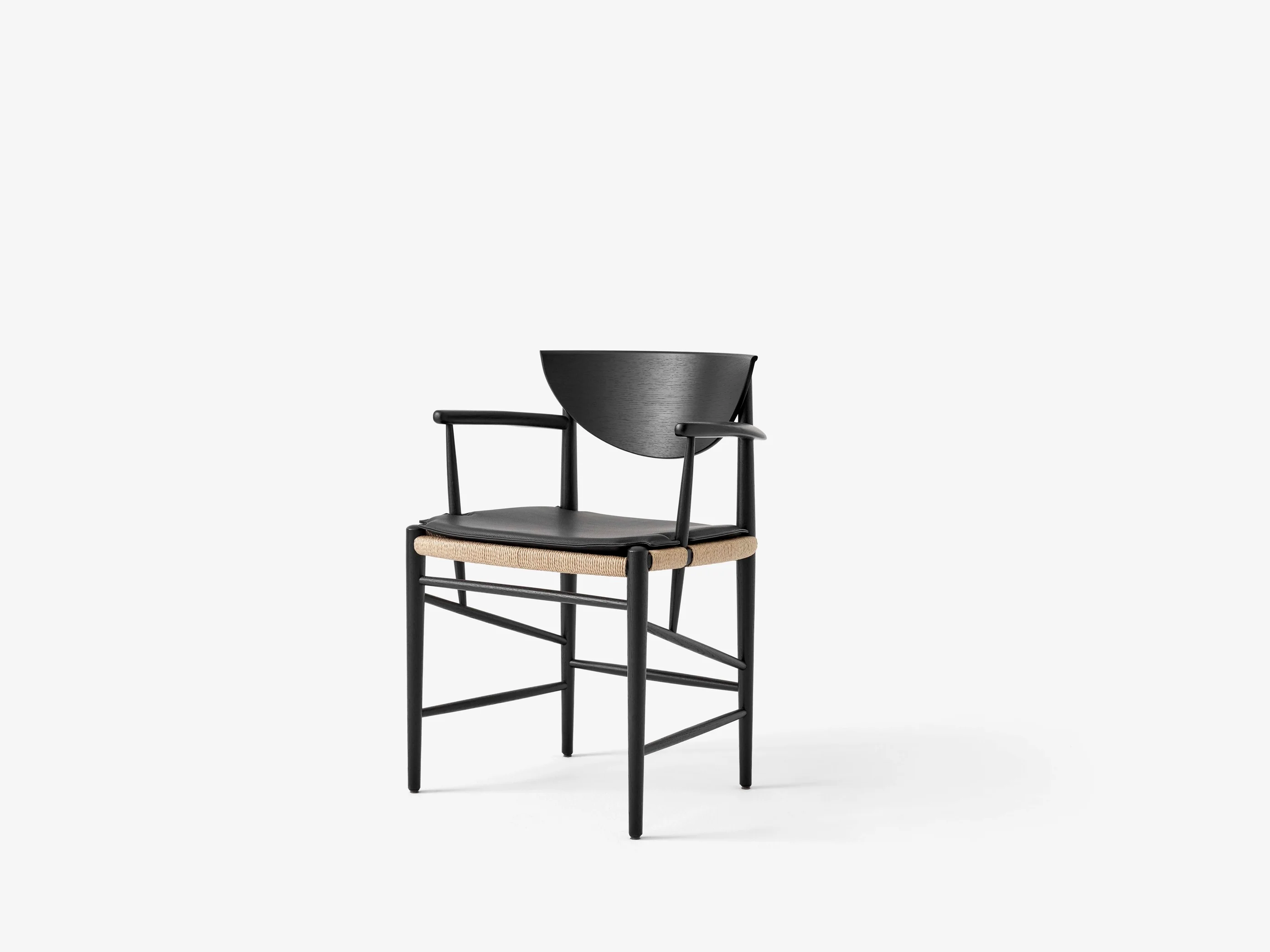 &TRADITION HVIDT & MĂLGAARD HM4 DRAWN CHAIR WITH ARMS H31" x W23" x D22" x SH18" - Image 3