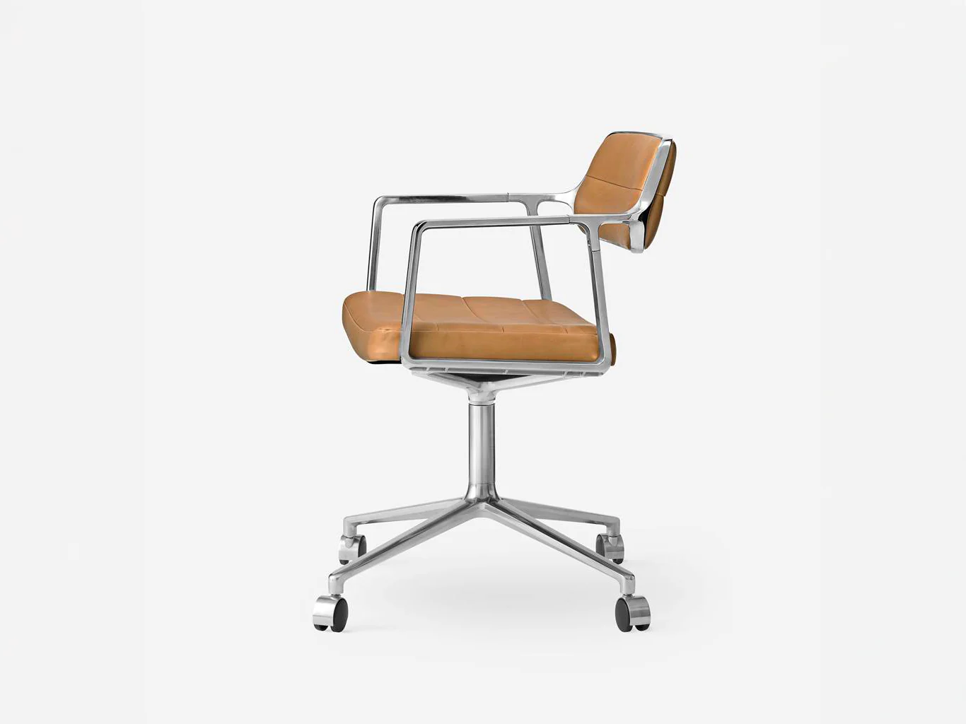 VIPP THE CHAIR / SWIVEL 453 L26.4" x W26.4" x H30.5"