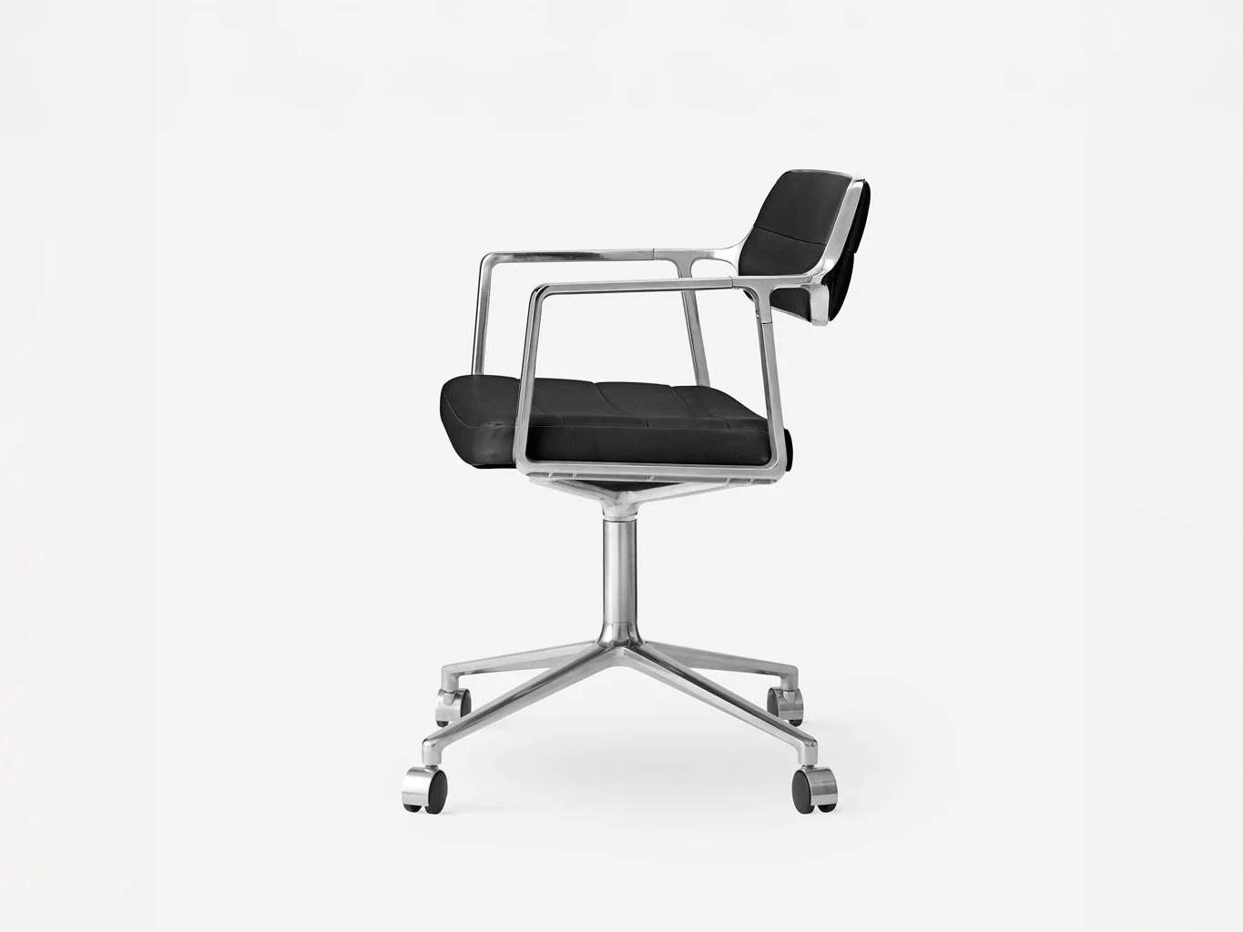 VIPP THE CHAIR / SWIVEL 453 L26.4" x W26.4" x H30.5" - Image 3
